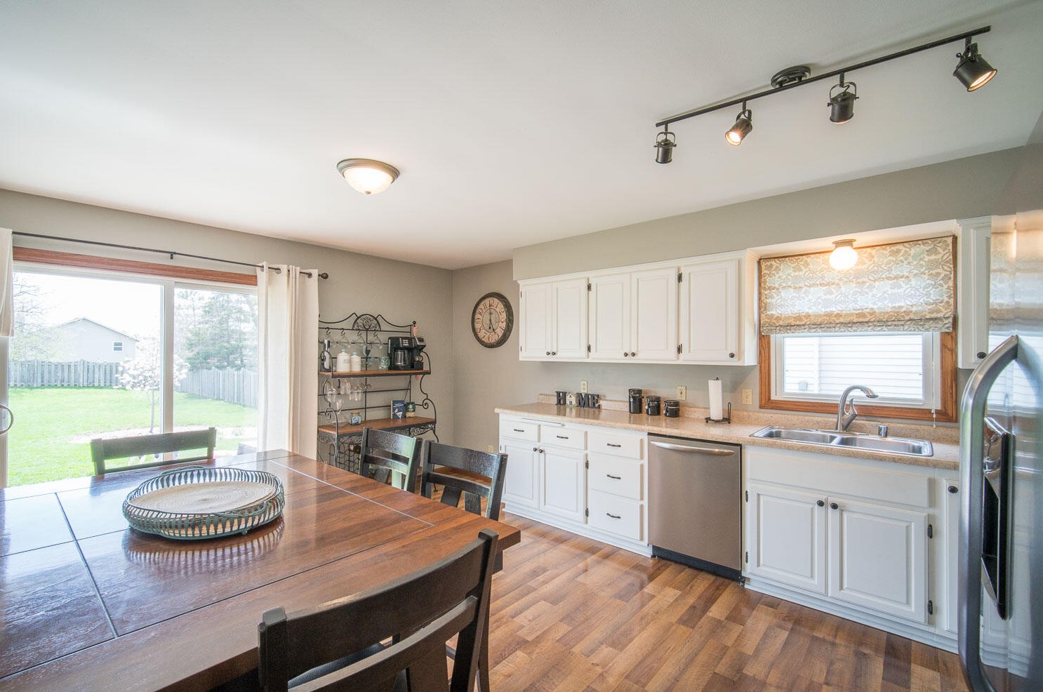 981 Elm Rd, Oak Creek, WI 53154-6477