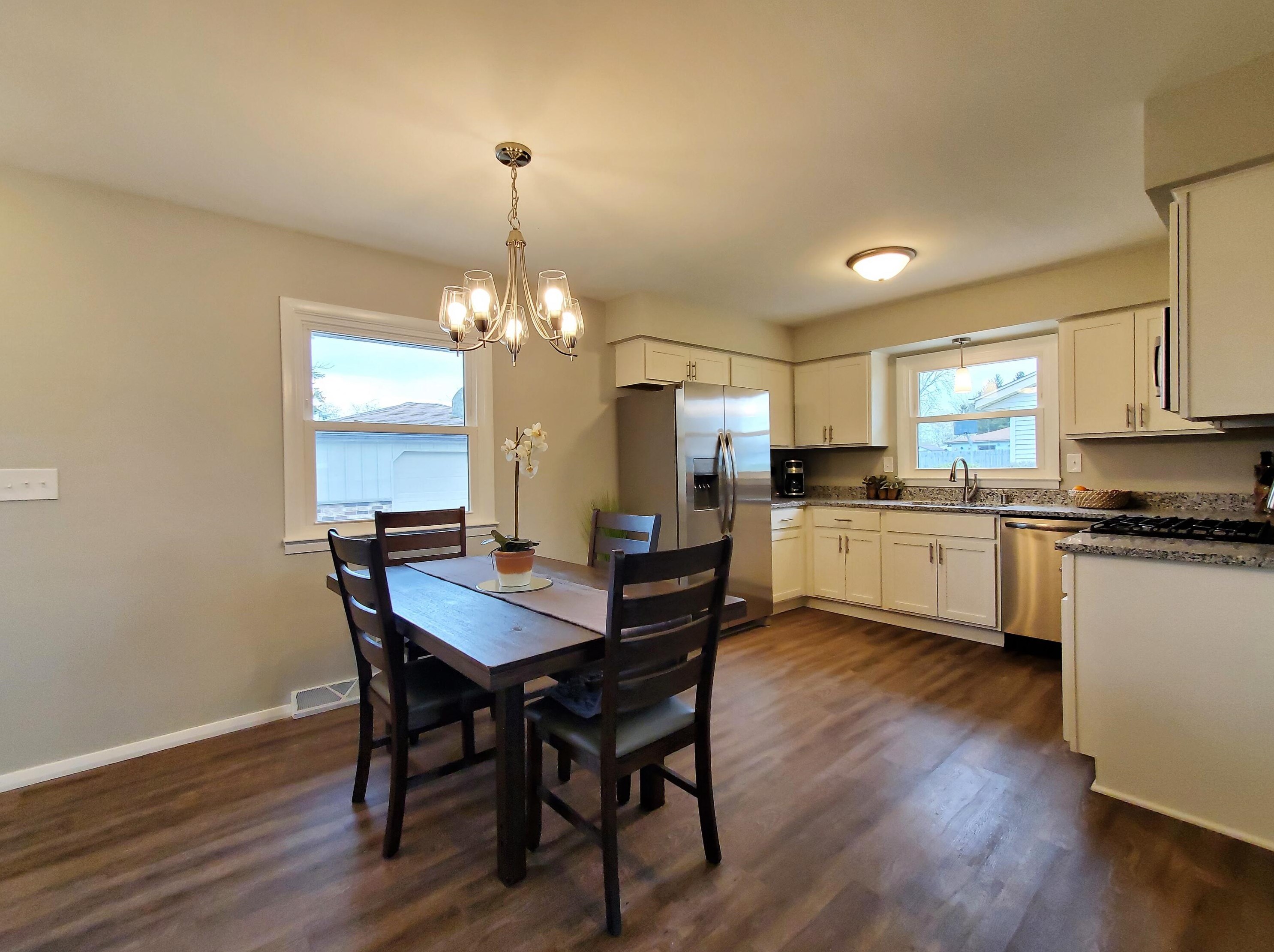 155 Fitzsimmons Rd, Oak Creek, WI 53154-5127
