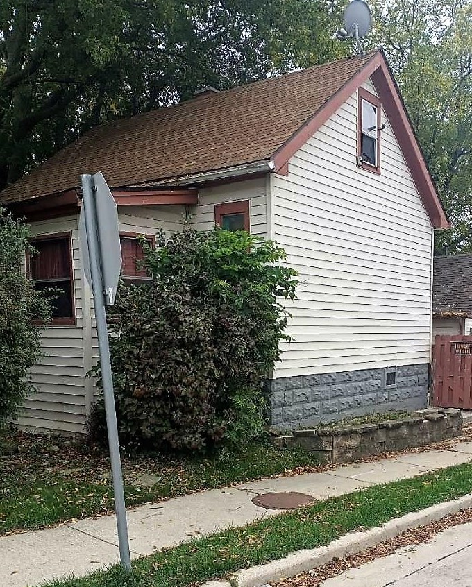 1901 S 68th St, Milwaukee, WI 53213