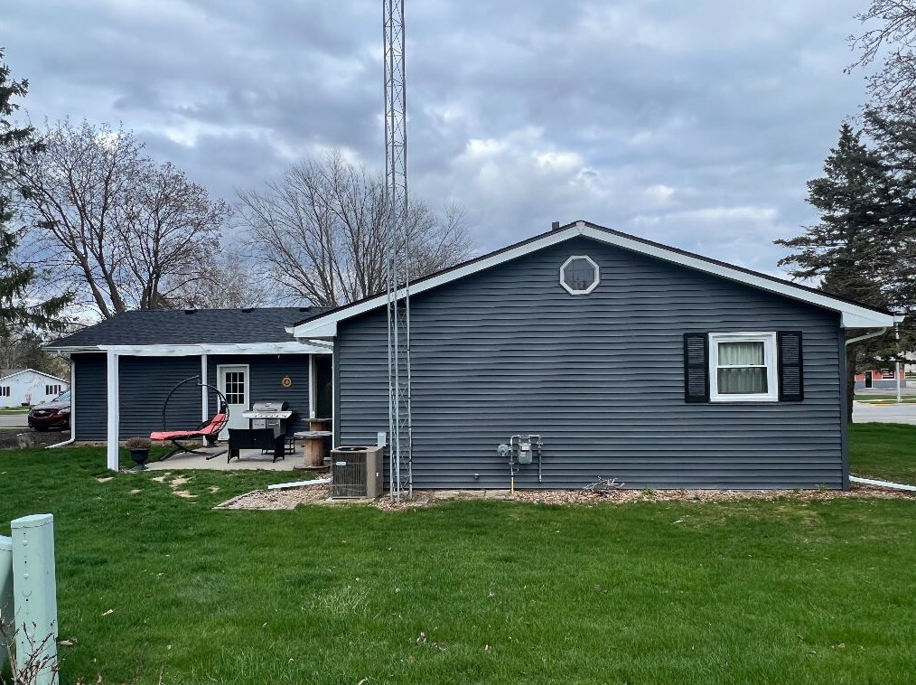 143 S Fairfield Ave, Juneau, WI 53039