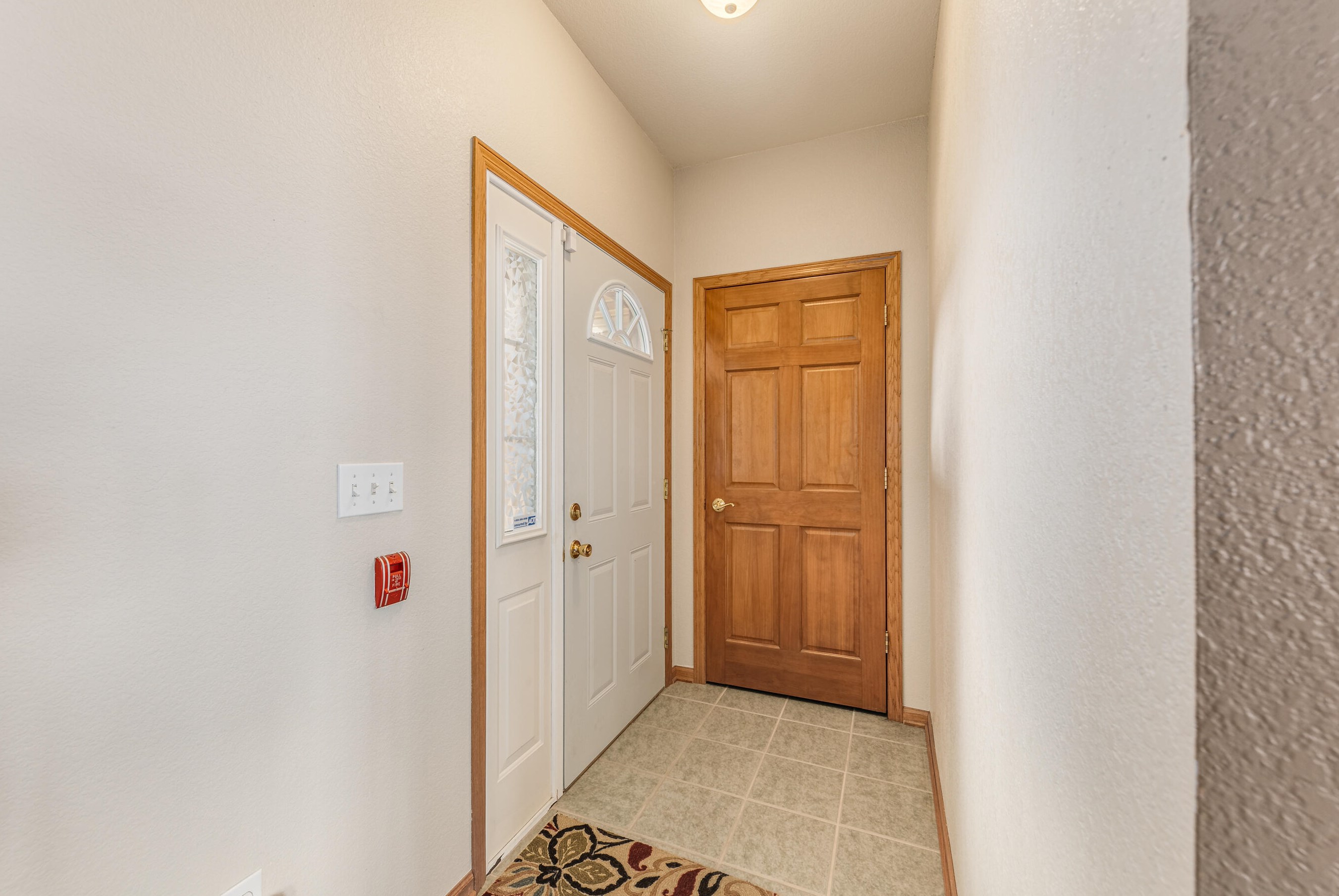 9277 54th St, Hales Corners, WI 53132-8686
