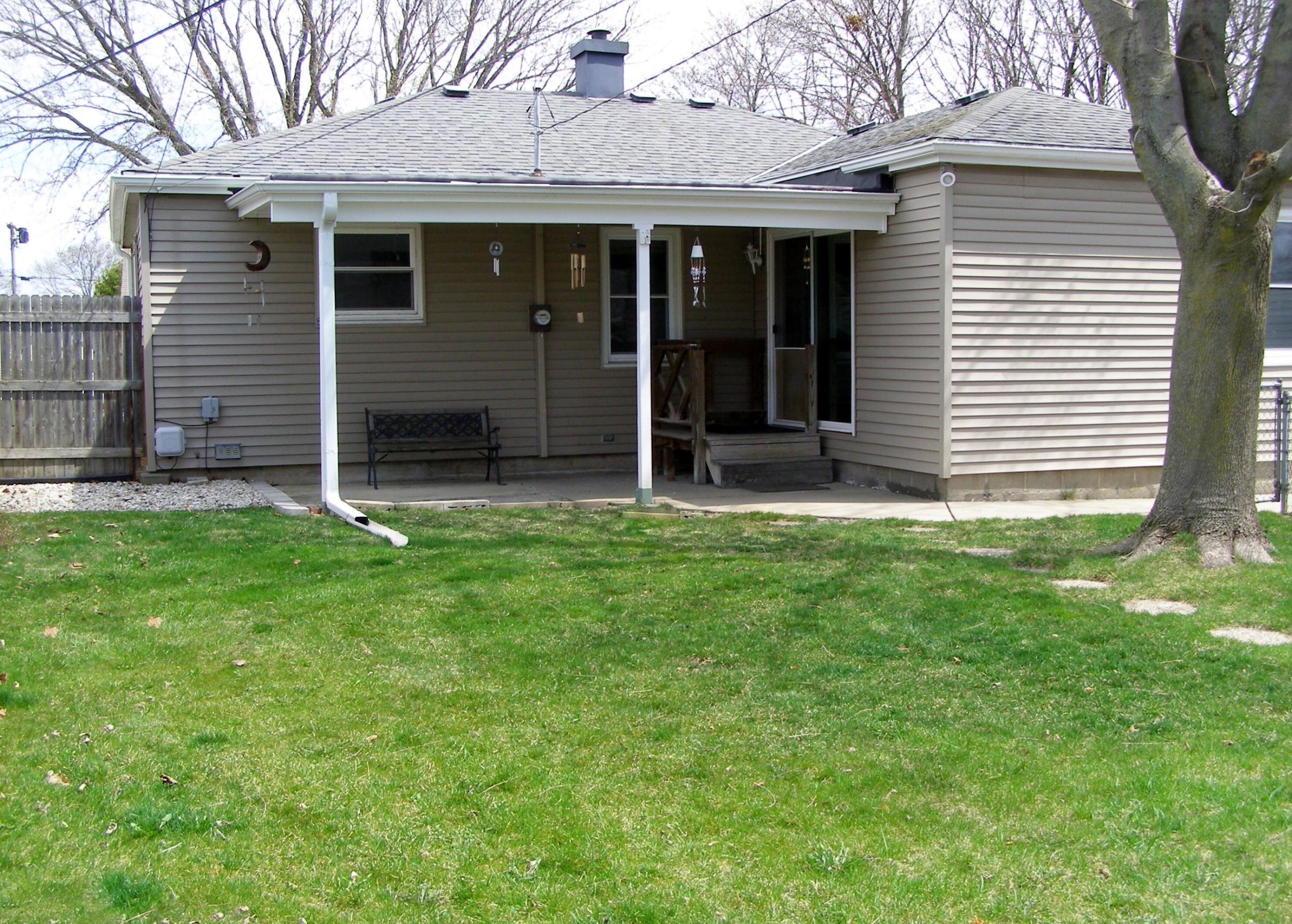 2606 Crescent St, Racine, WI 53403-3219