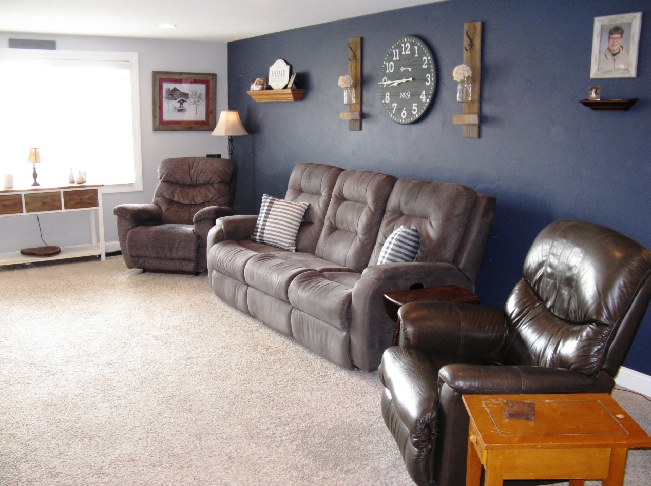 120 7th St, Oostburg, WI 53070-1430