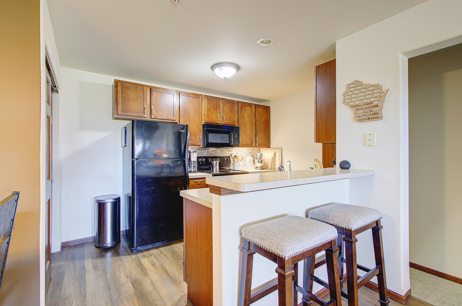 2933 W Drexel Ave #516, Hales Corners, WI 53132
