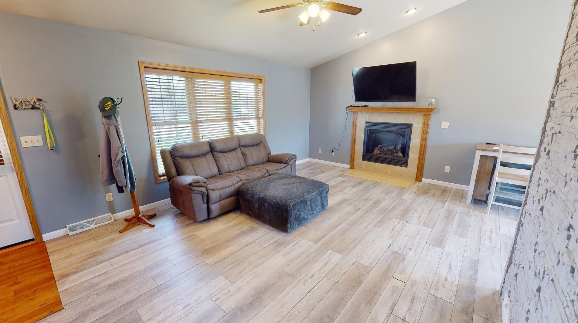 348 Woodridge Pl, Manitowoc, WI 54220