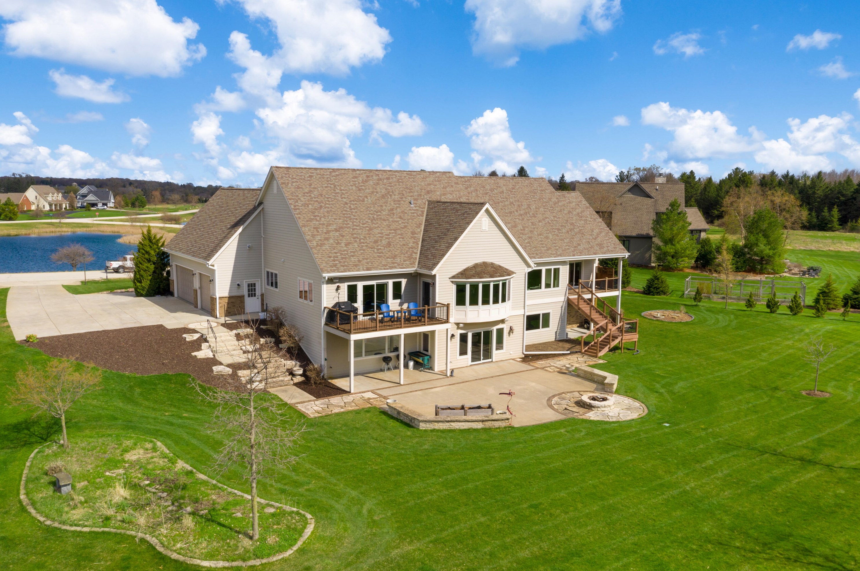 10451 Stoneset Cir, Cedarburg, WI 53012-9562