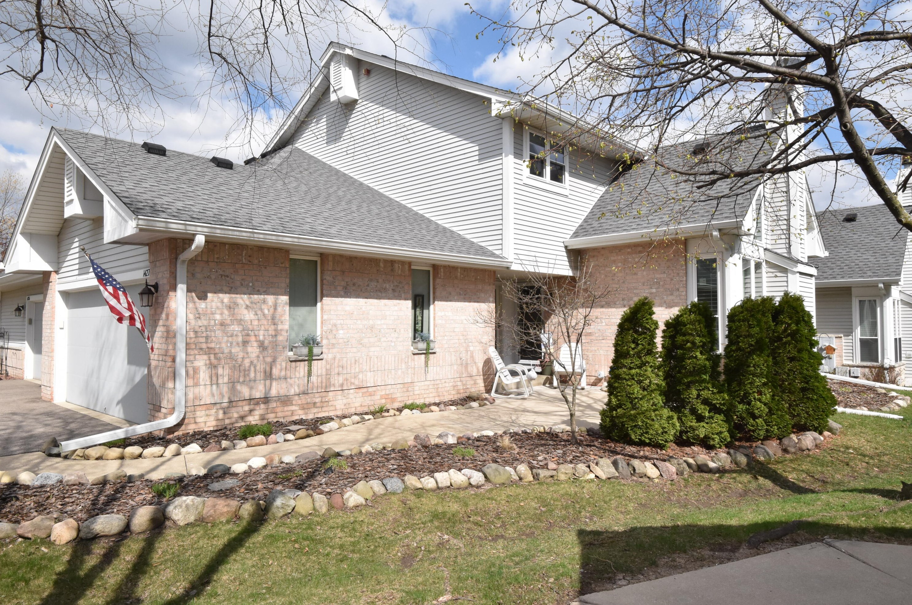 14272 W Waterford Square Dr, Waukesha, WI 53151