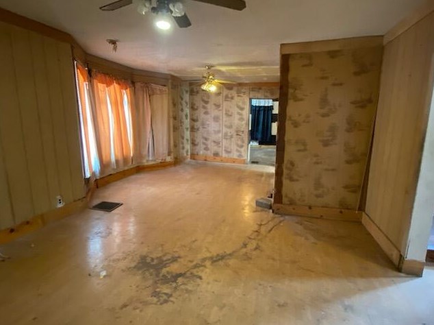 253 Jones St, Racine, WI 53404-3411