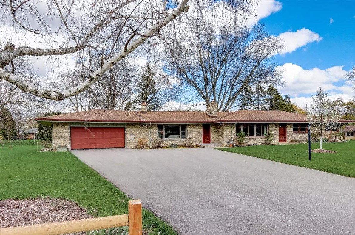 2540 Memorial Dr, Brookfield, WI 53045-4326