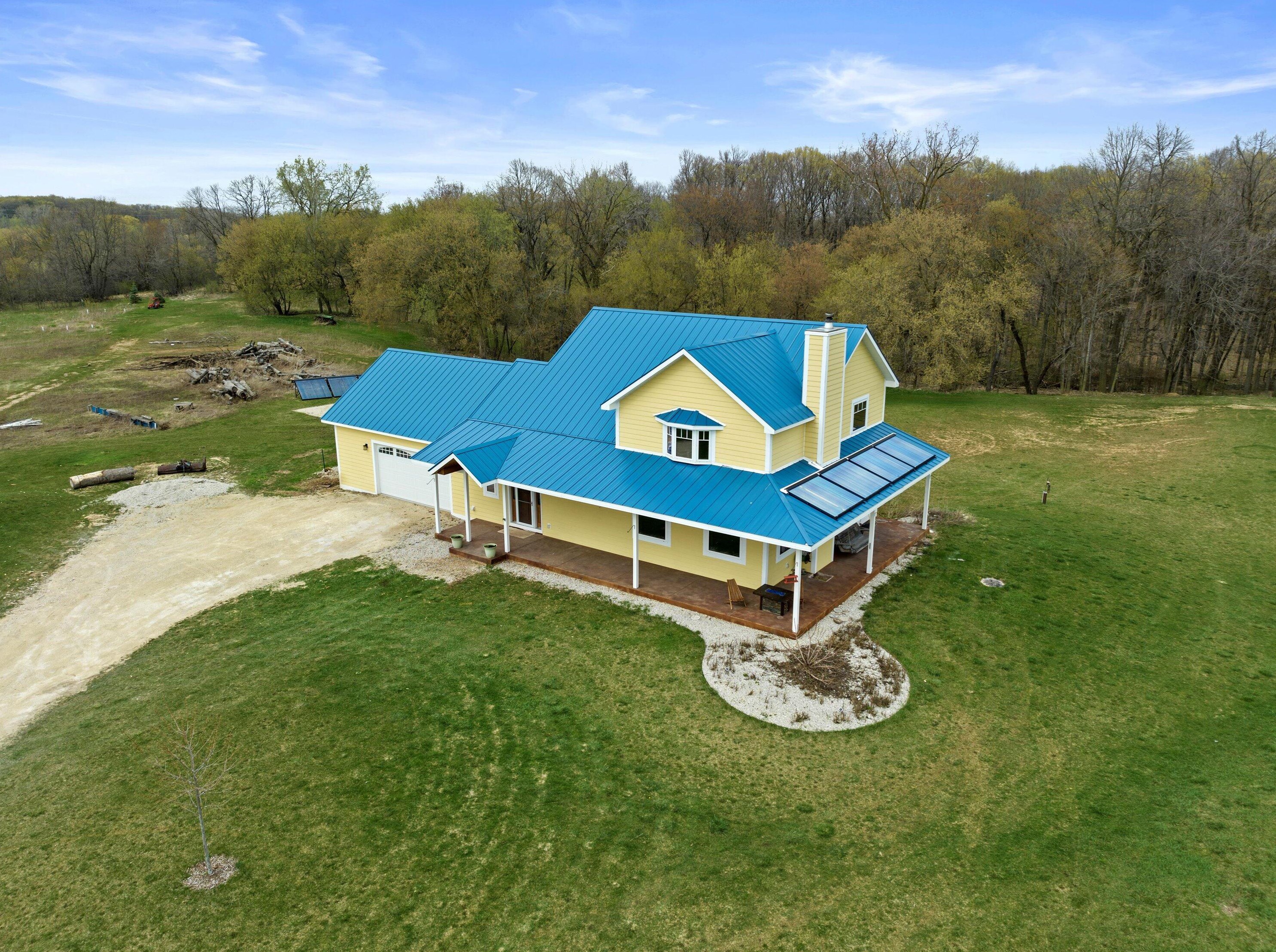 5304 Pleasant Valley Rd, Grafton, WI 53024-9629