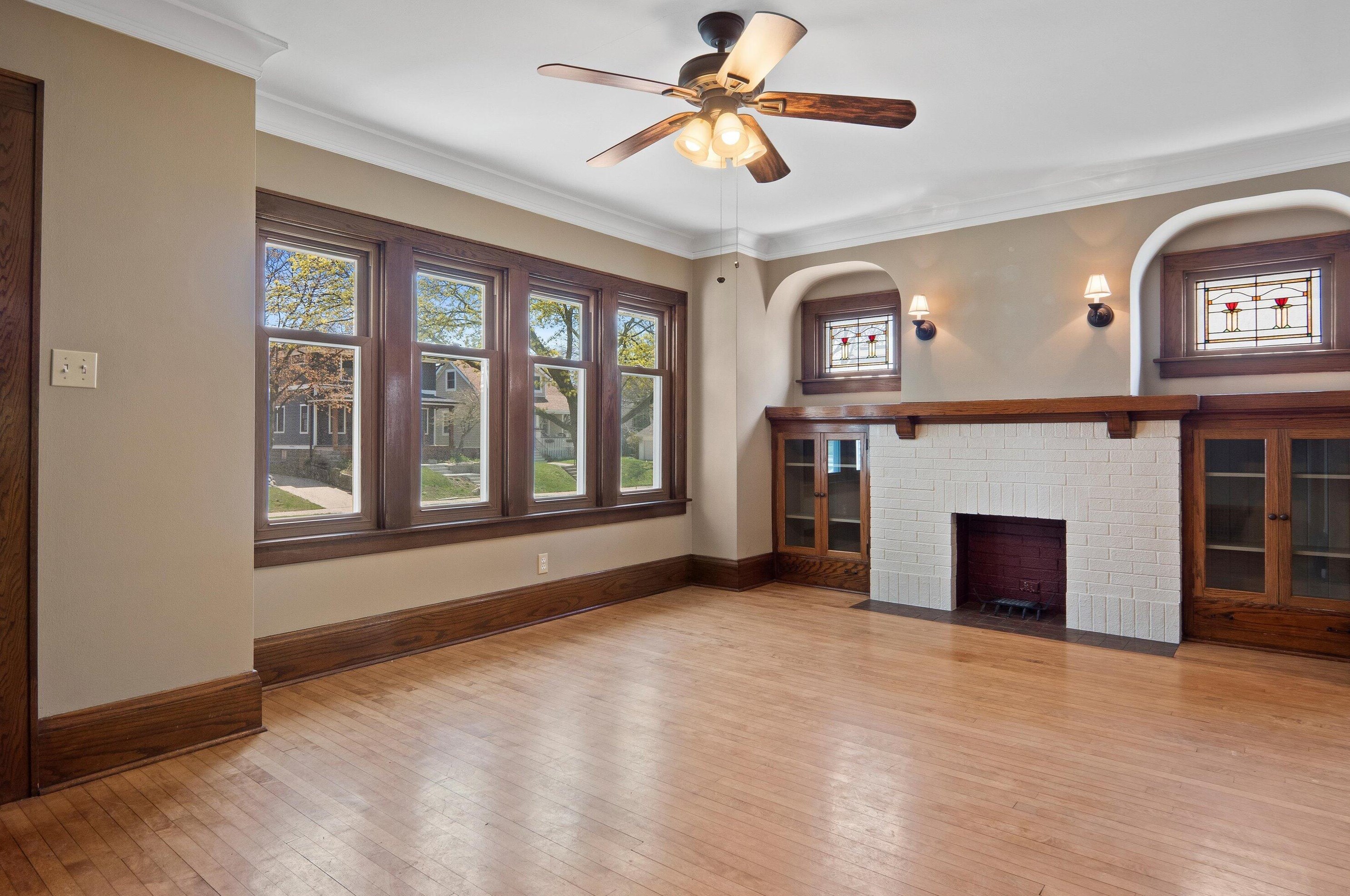 4311 Murray Ave, Milwaukee WI  53211-1642 exterior