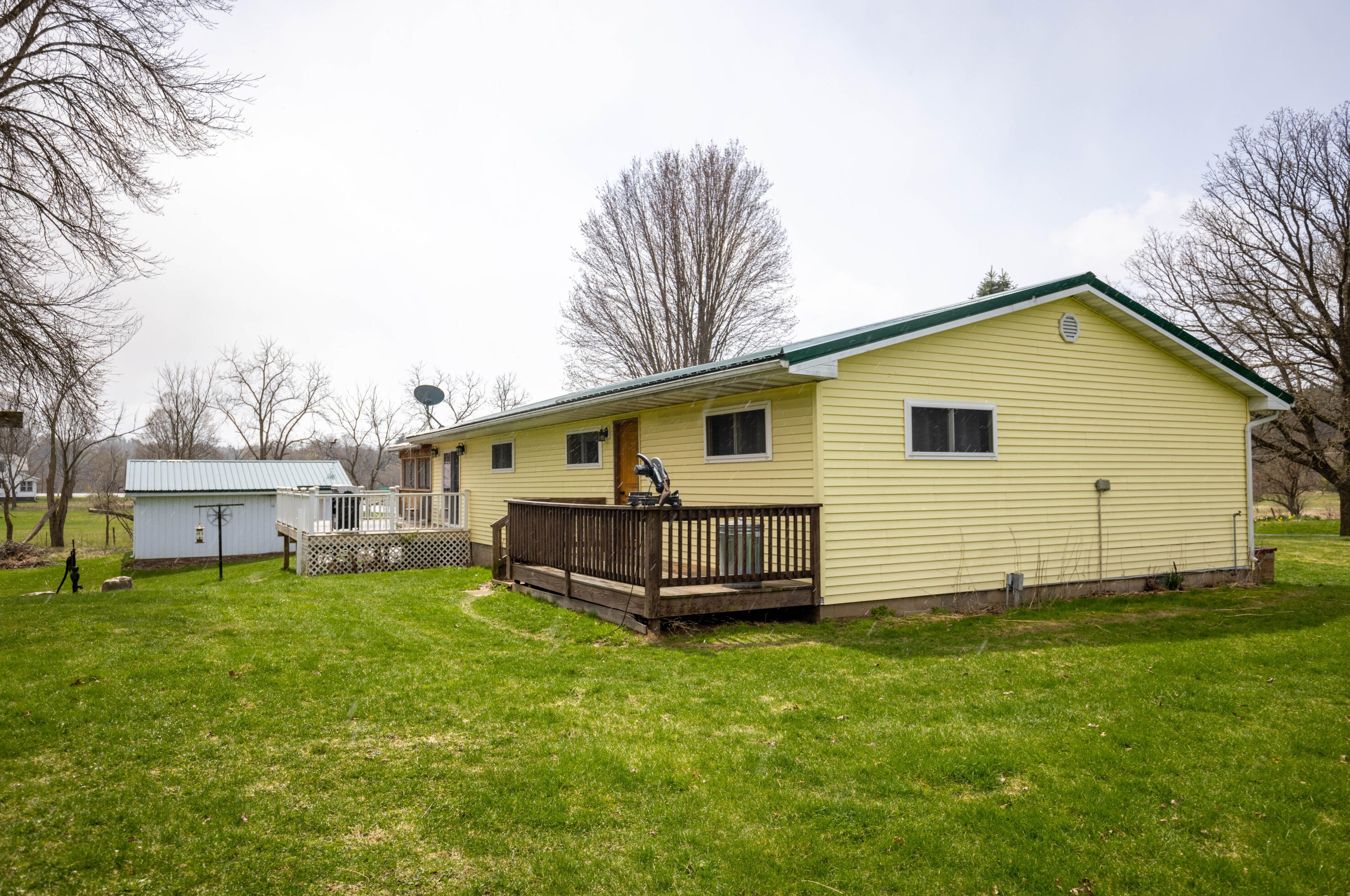 407 South St, Ontario WI 54651-6520 exterior