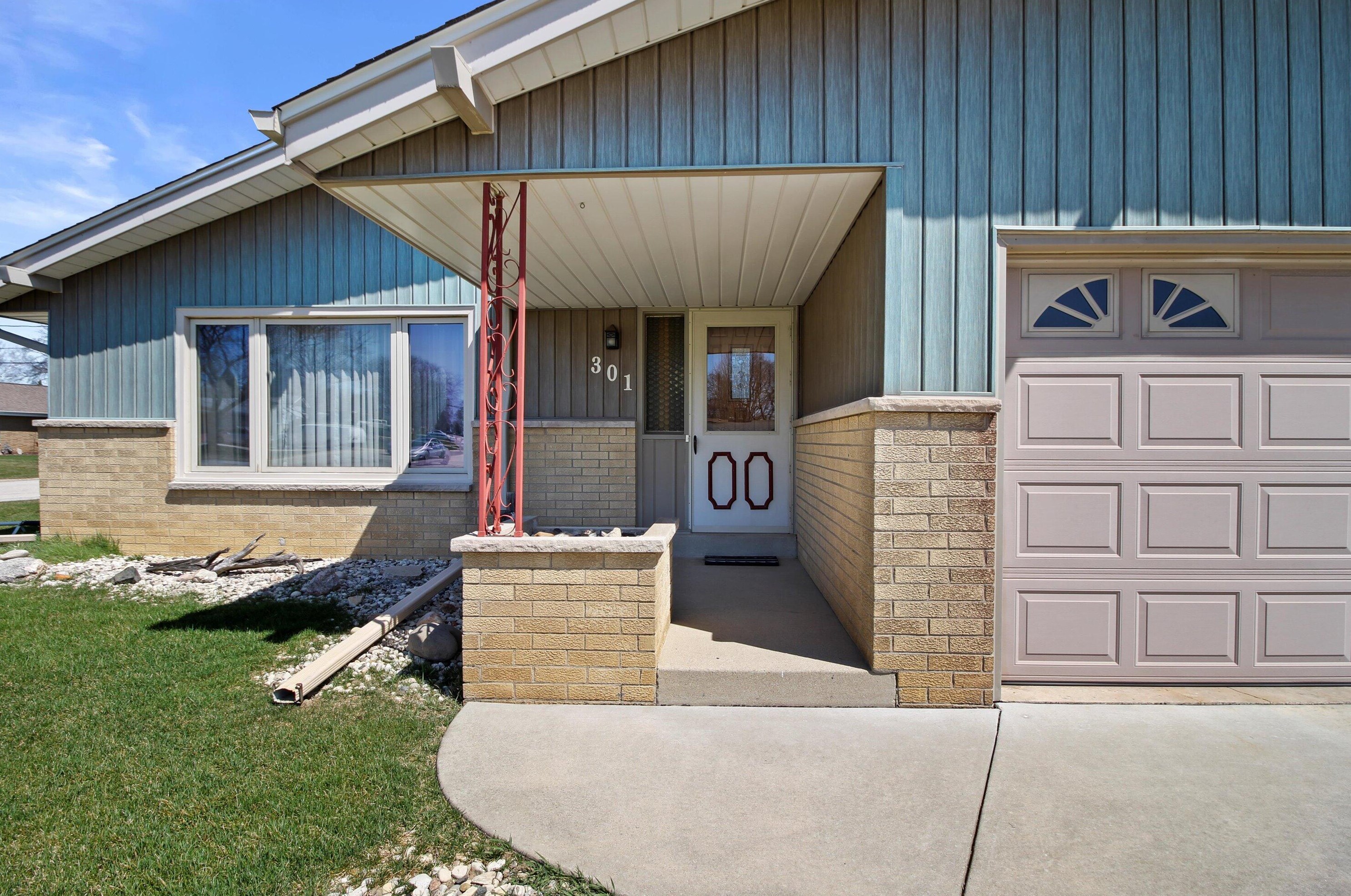 301 Hemlock Ct, South Milwaukee, WI 53172-1009