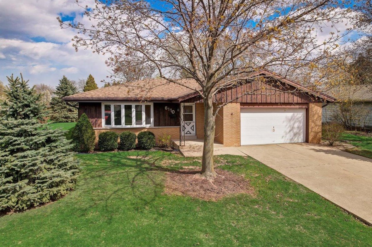 6110 Thornridge Ln, Greendale, WI 53129