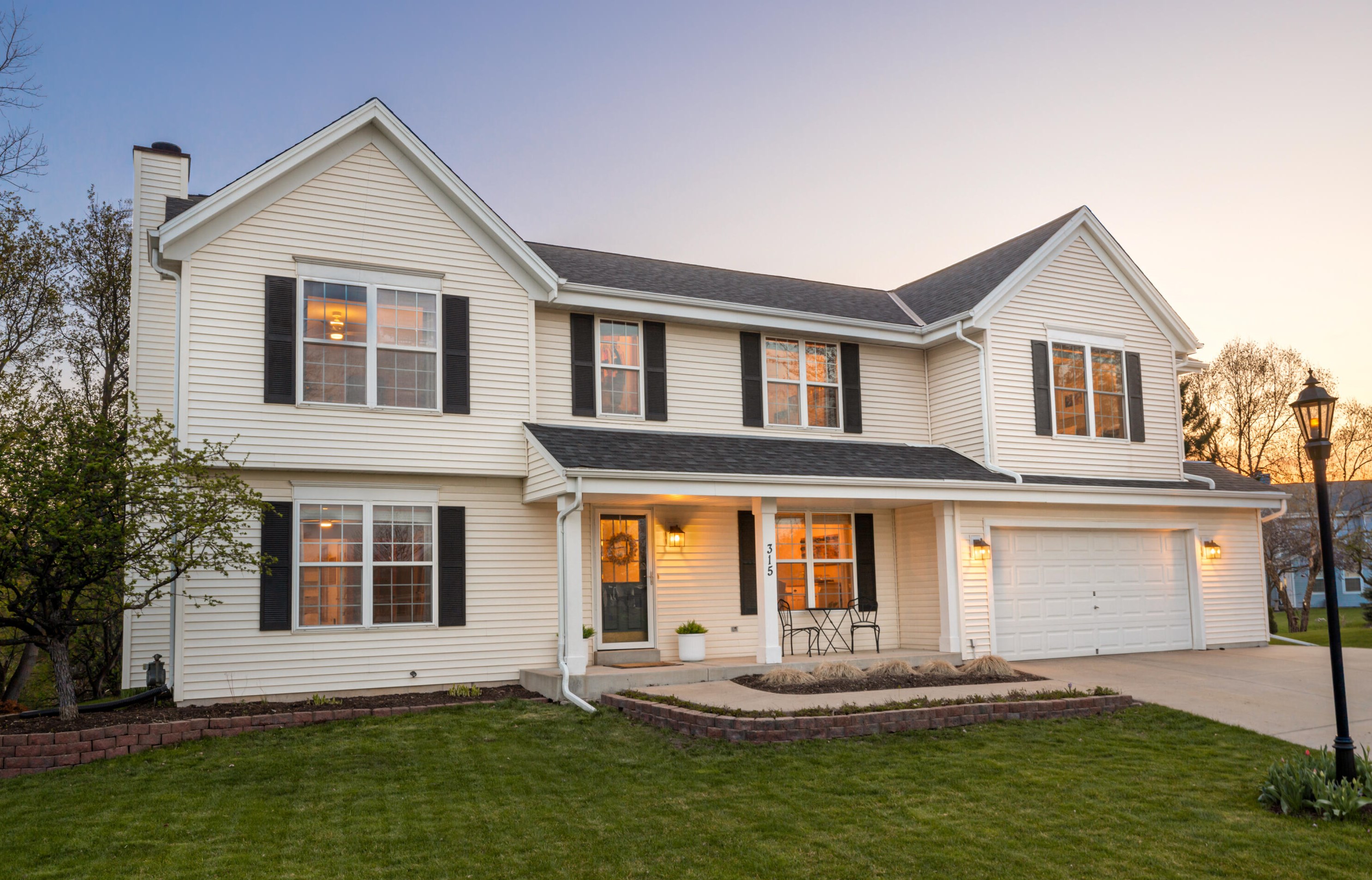 315 Turnberry Ct, Pewaukee, WI 53072