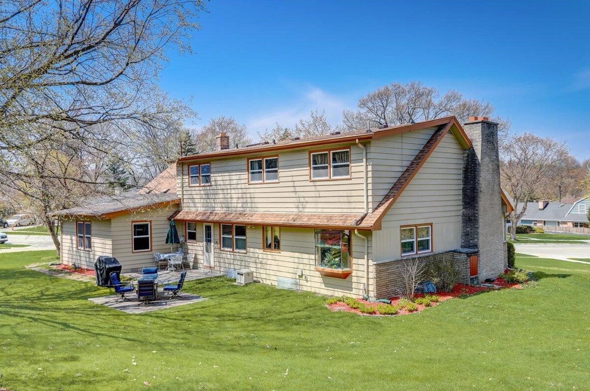 705 Tenny Ave, Waukesha, WI 53186