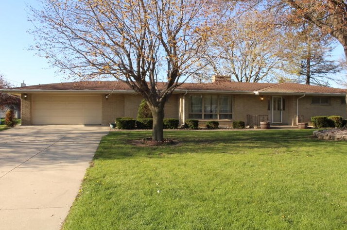 5822 85th St, Kenosha, WI 53158