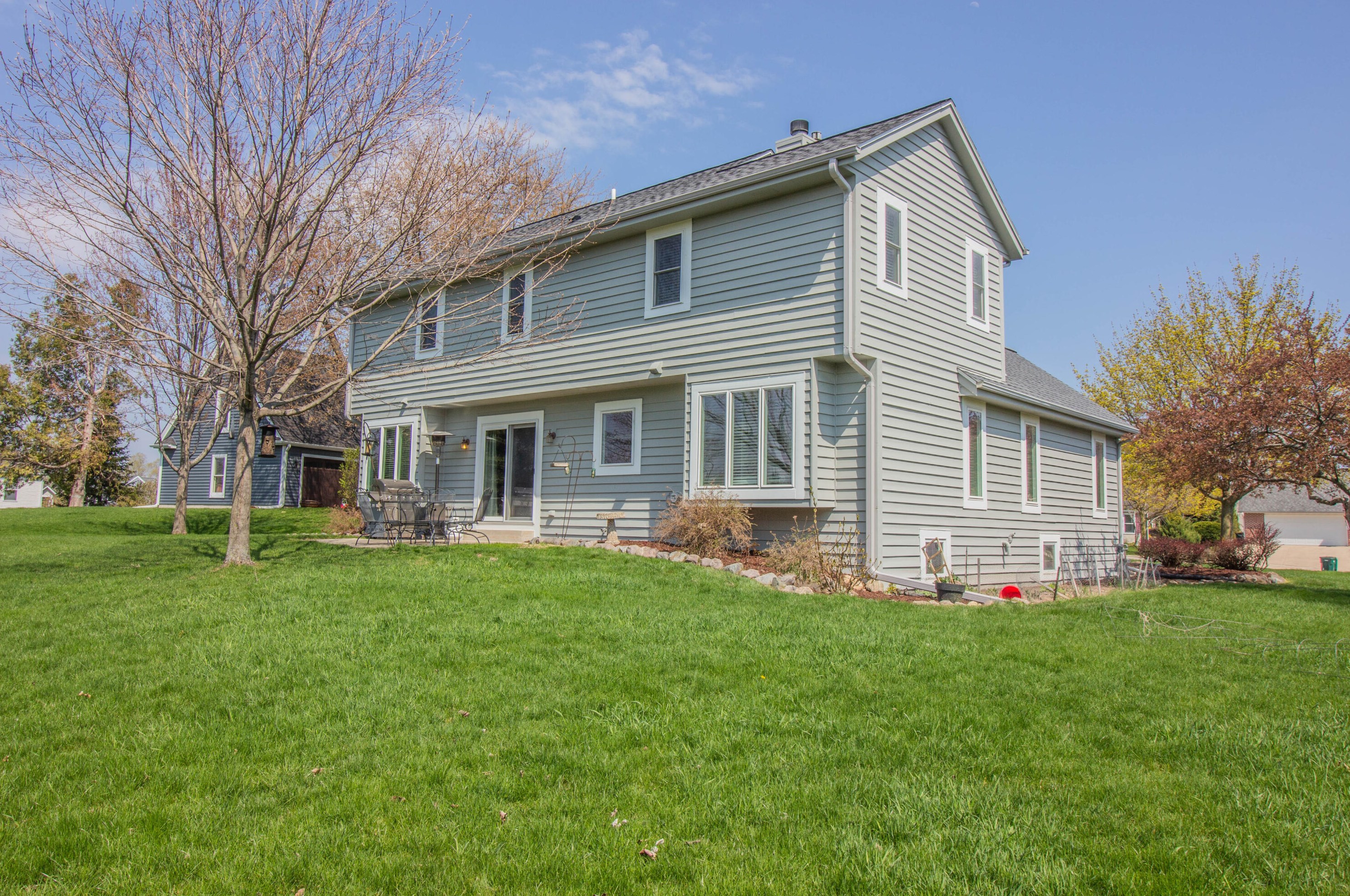 1775 Oneida Ct, Grafton, WI 53024-9577