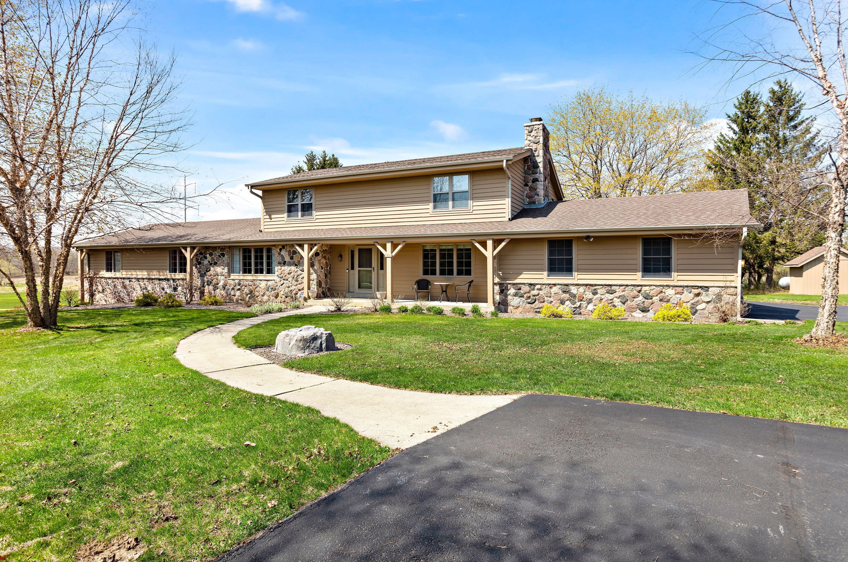 8224 W Bonniwell Rd, Thiensville, WI 53097