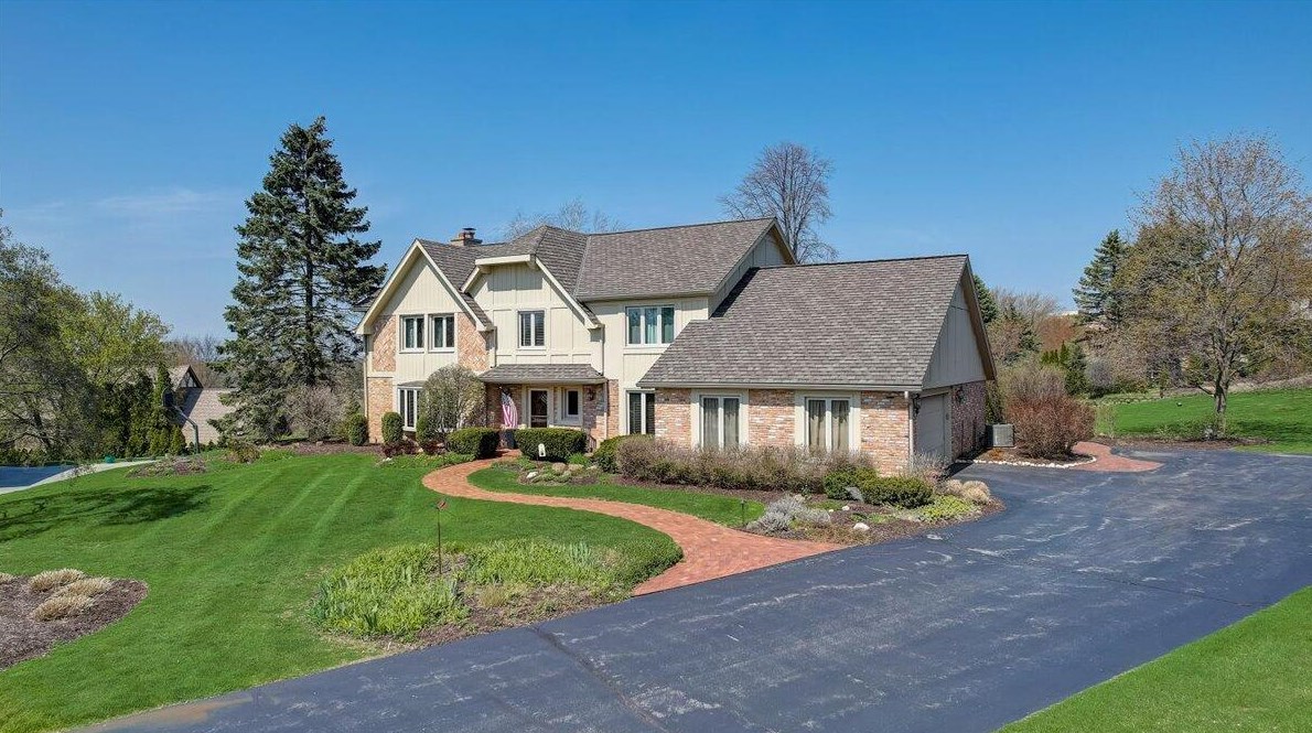 19800 Tyrone Ct, Brookfield, WI 53045