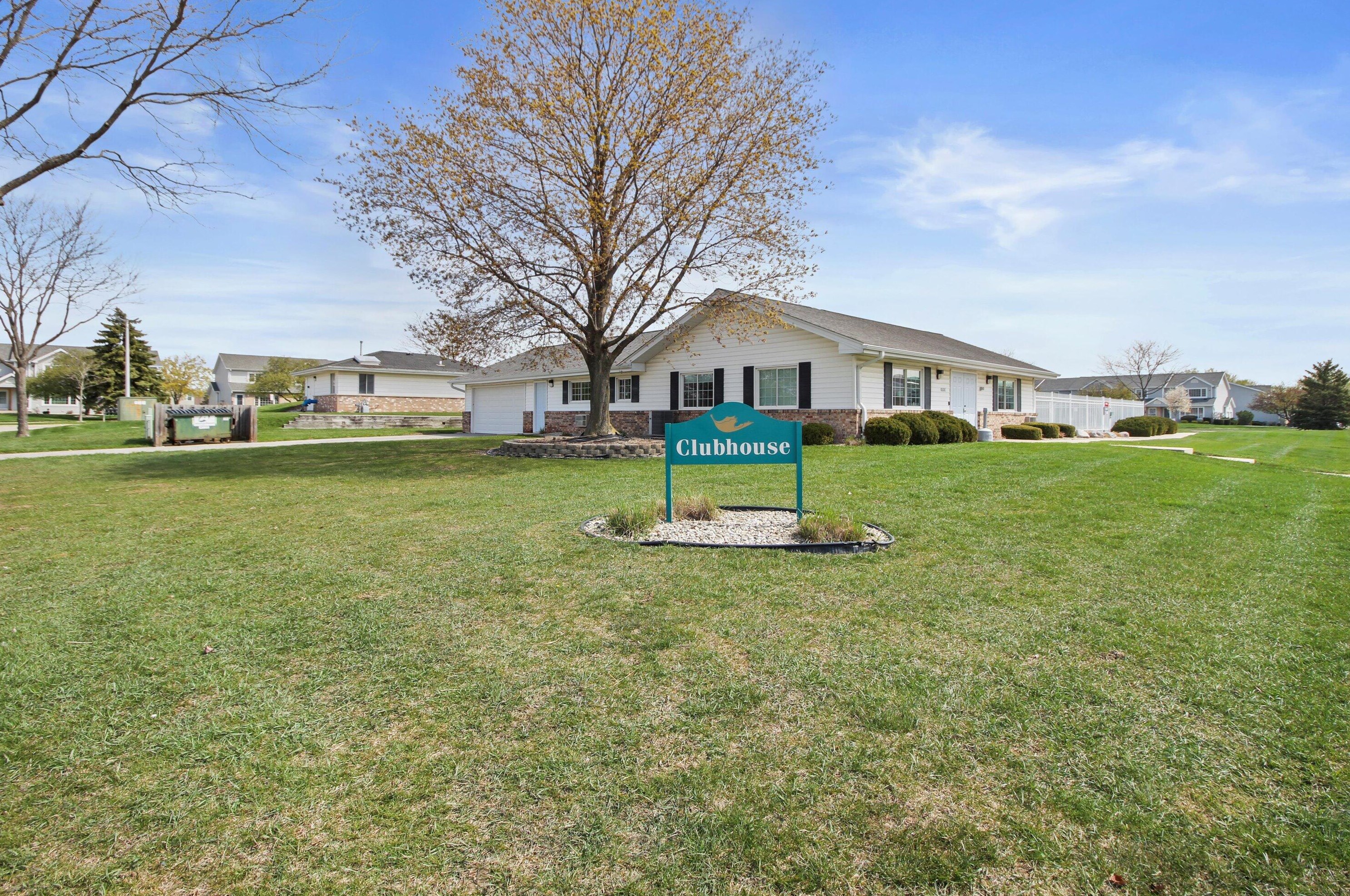 10209 Whitnall Edge Dr, Hales Corners WI  53132-2807 exterior