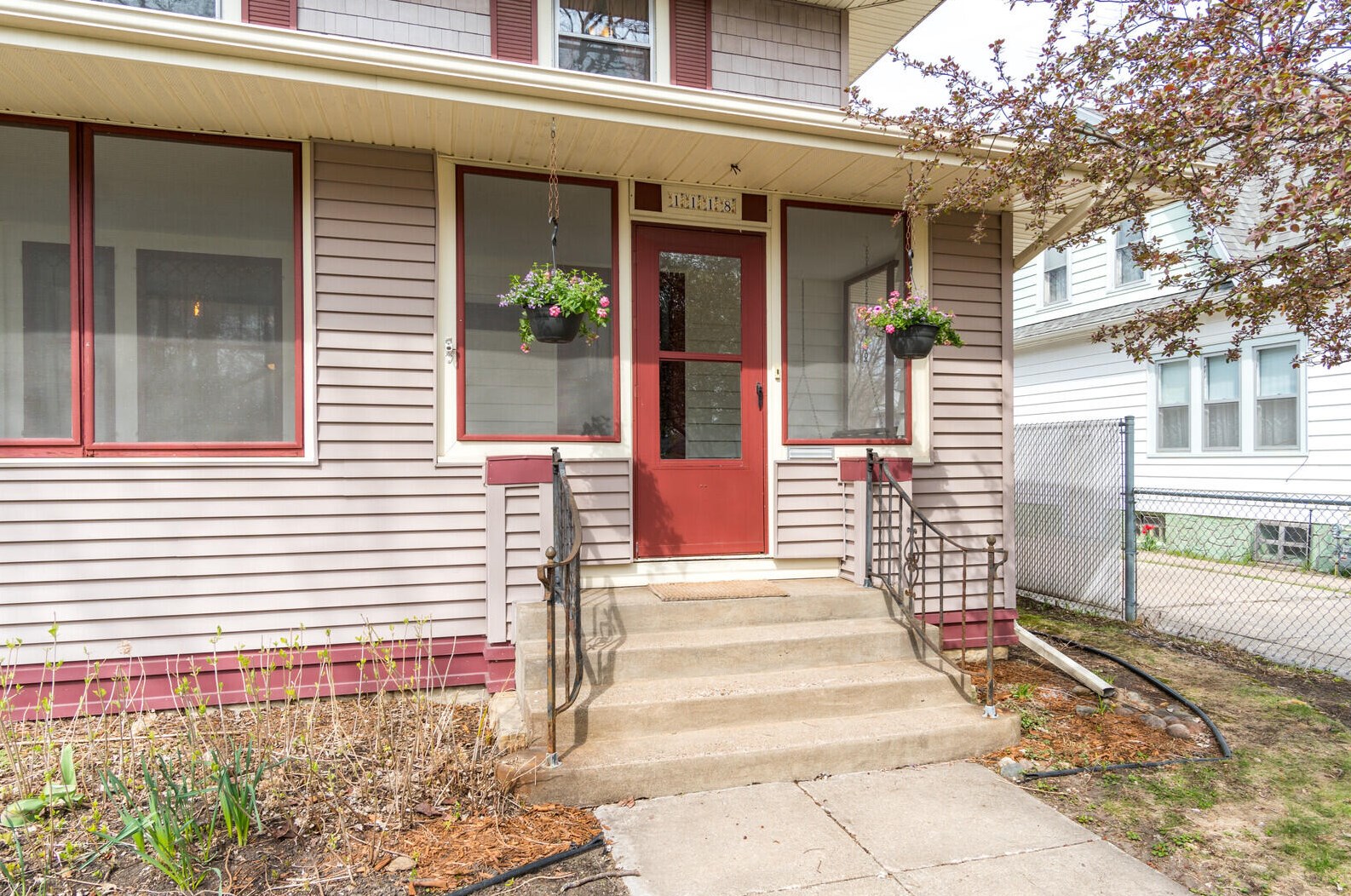 1118 13th St, La Crosse, WI 54601