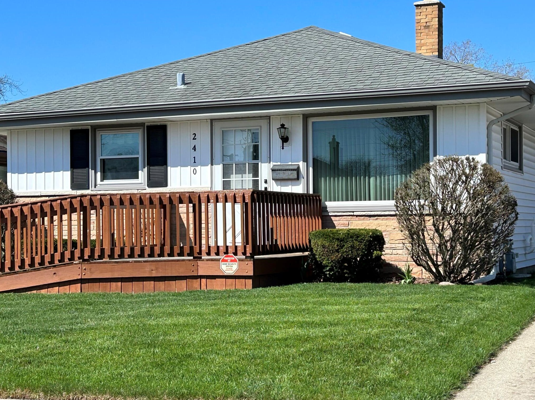 2410 Grove Ave, Racine, WI 53405-4214