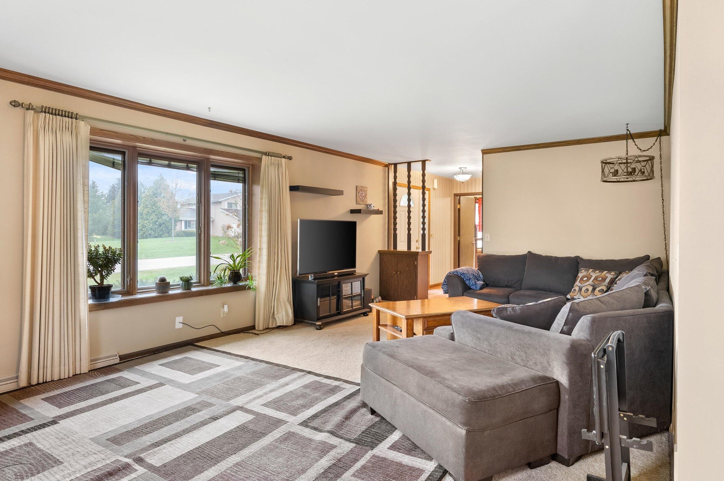 6822 Eastwood Trail, West Bend, WI 53090