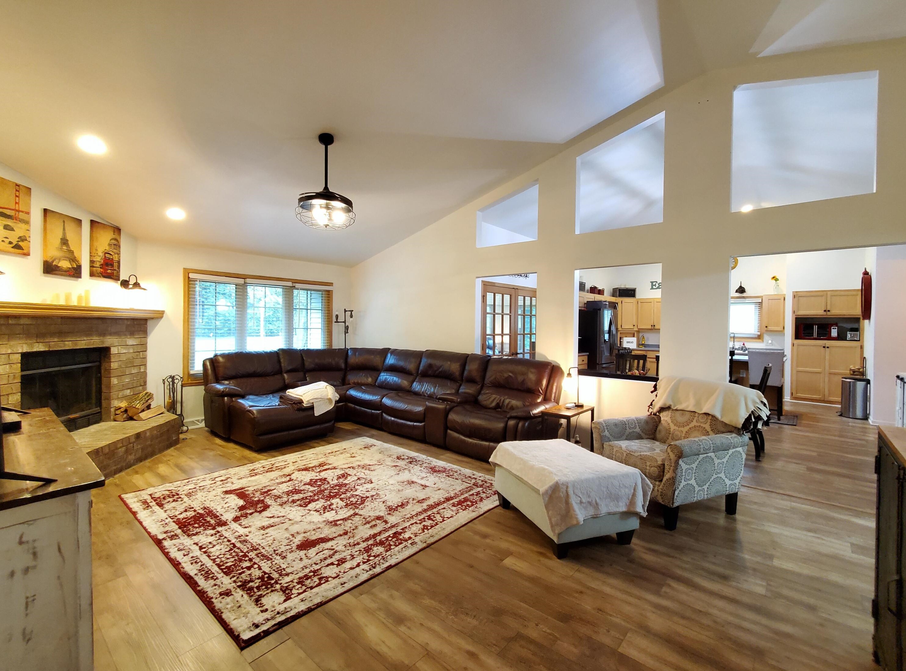 2505 Lancaster Dr, Waukesha, WI 53188