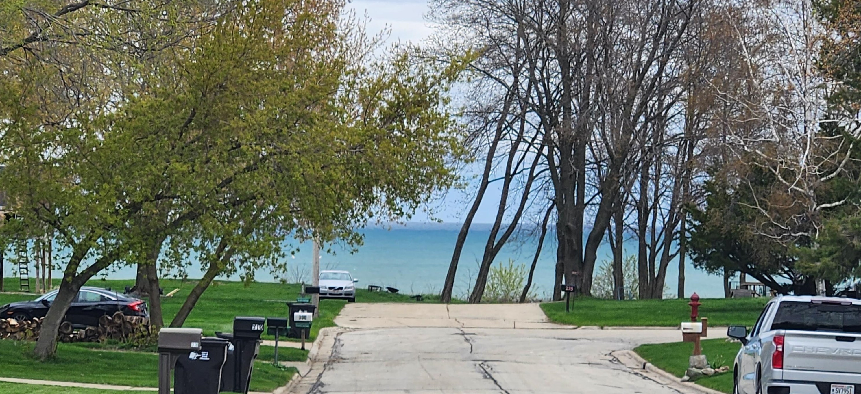 402 Lakeview Rd, South Milwaukee, WI 53172-4062