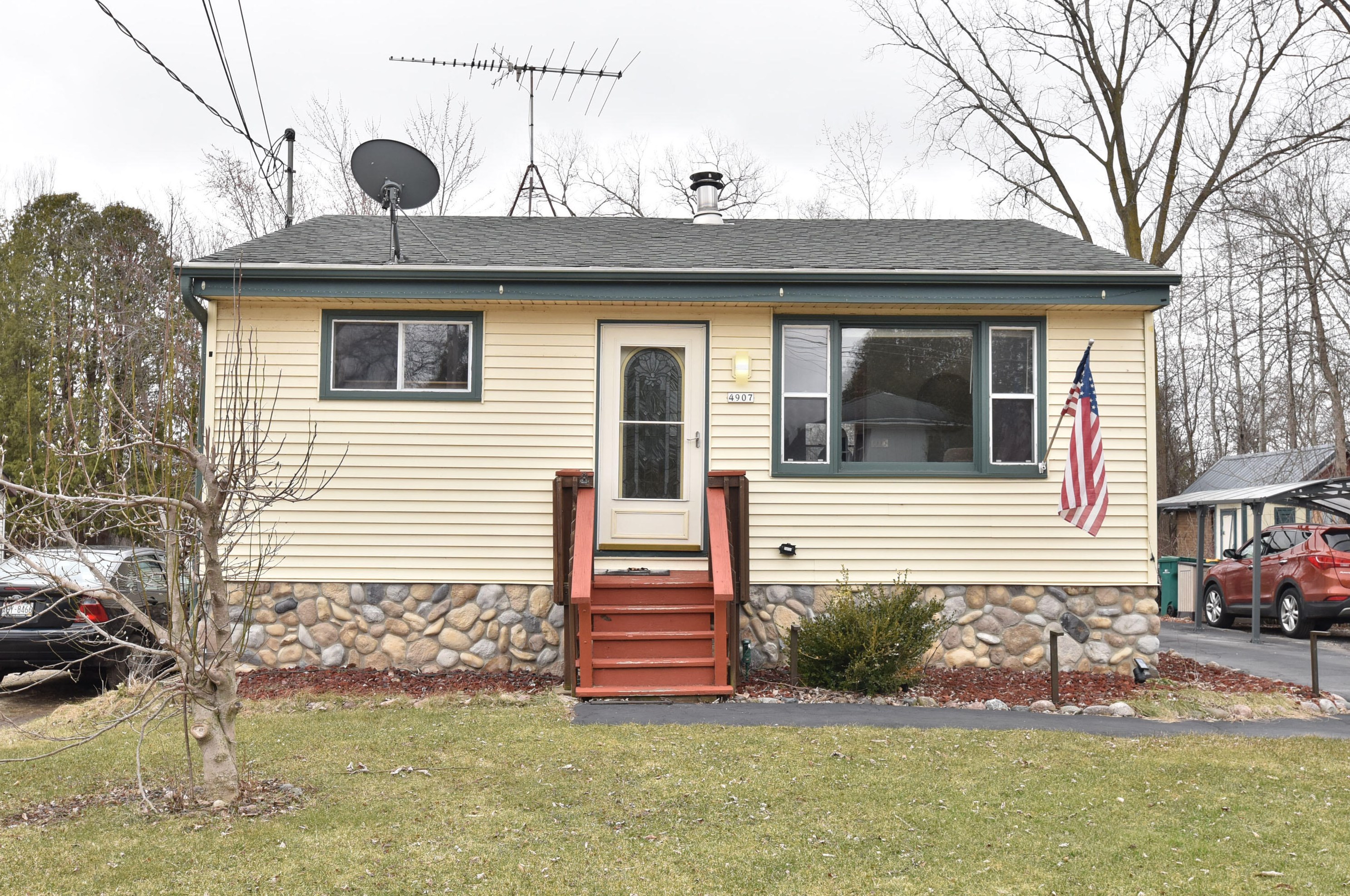 4907 Lakeview Ave, Hubertus, WI 53033