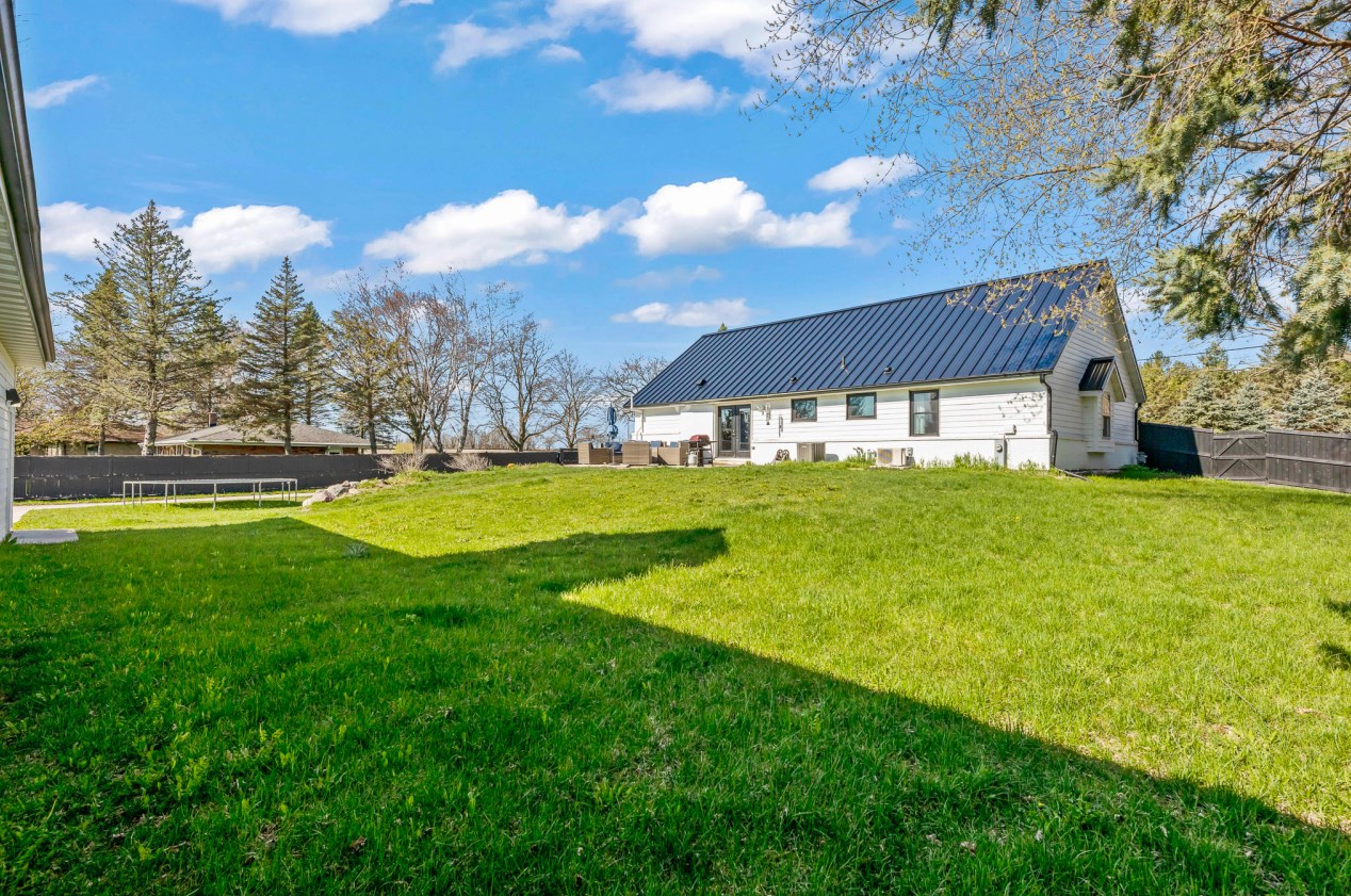 1560 Grand Ave, Hartford WI  53027-8729 exterior