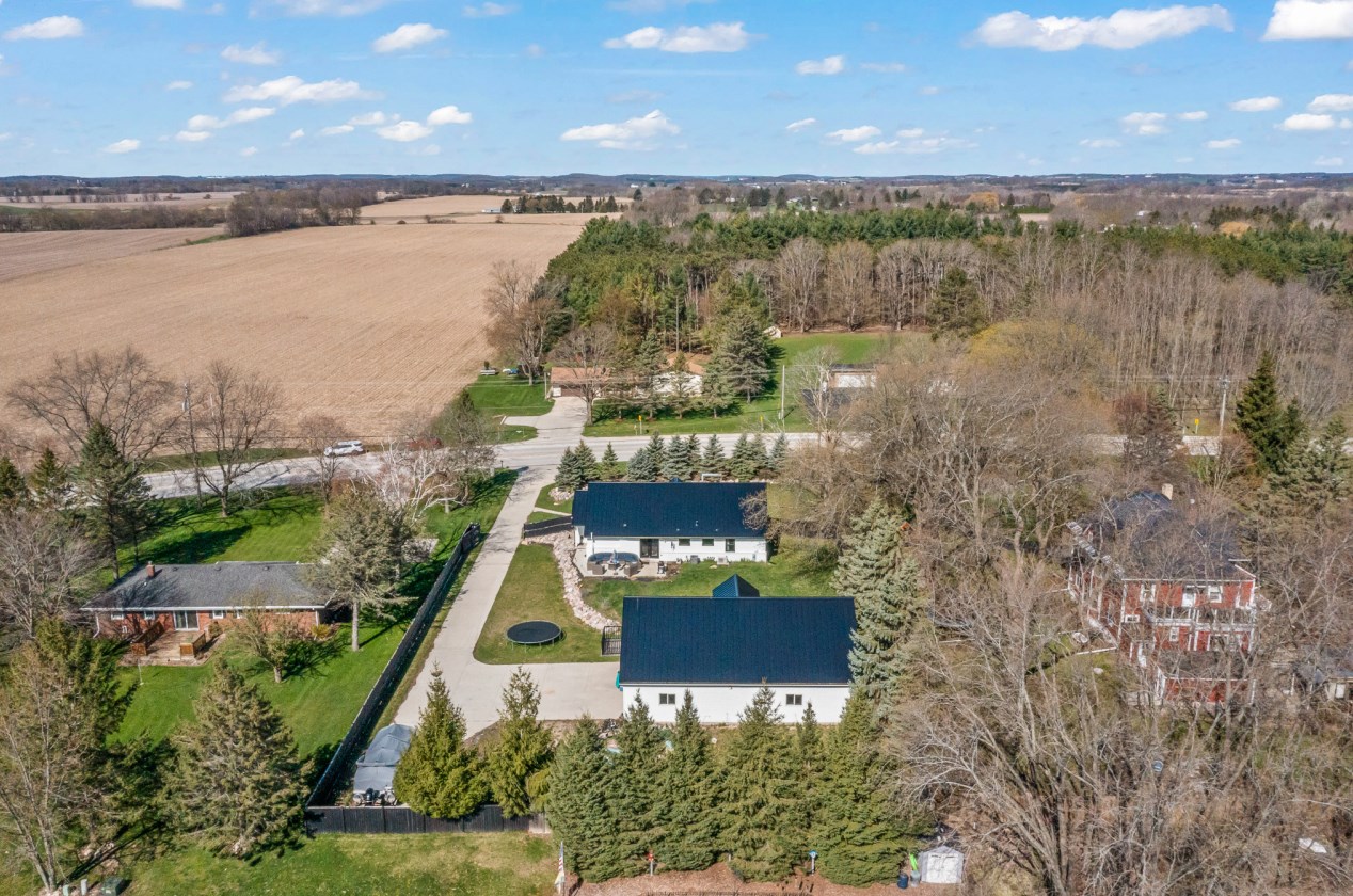 1560 Grand Ave, Hartford WI  53027-8729 exterior