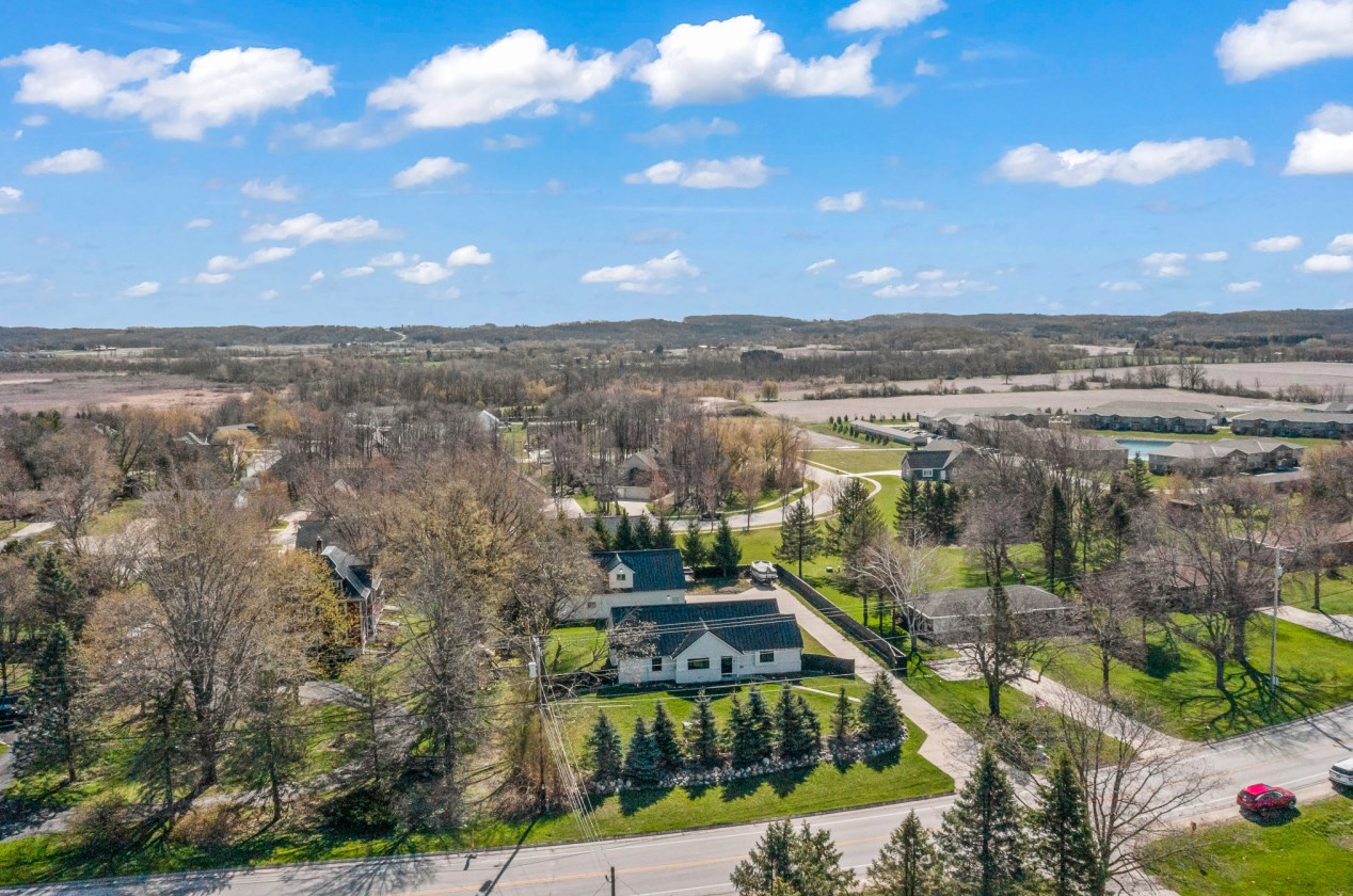 1560 Grand Ave, Hartford WI  53027-8729 exterior