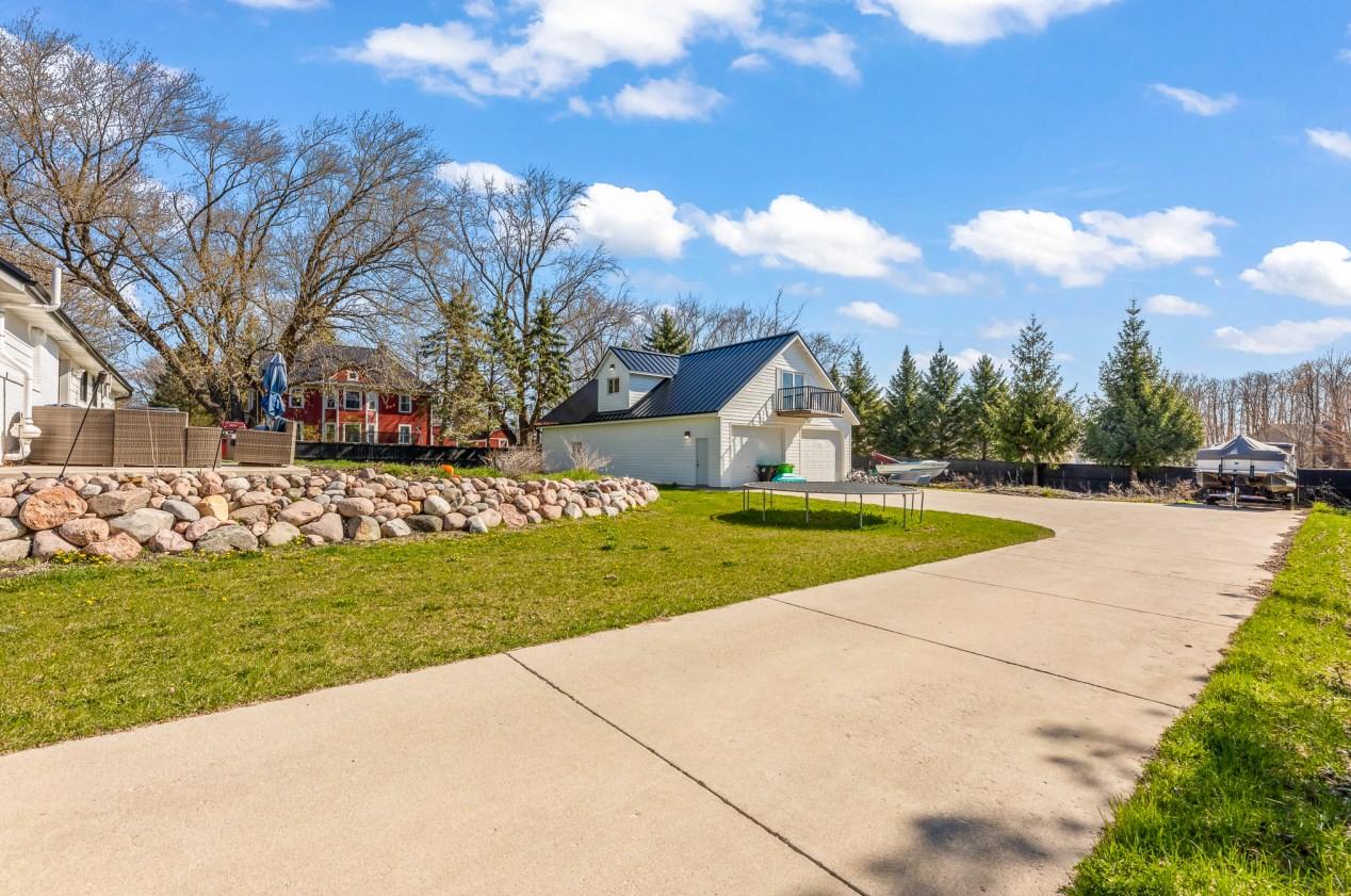 1560 Grand Ave, Hartford WI  53027-8729 exterior