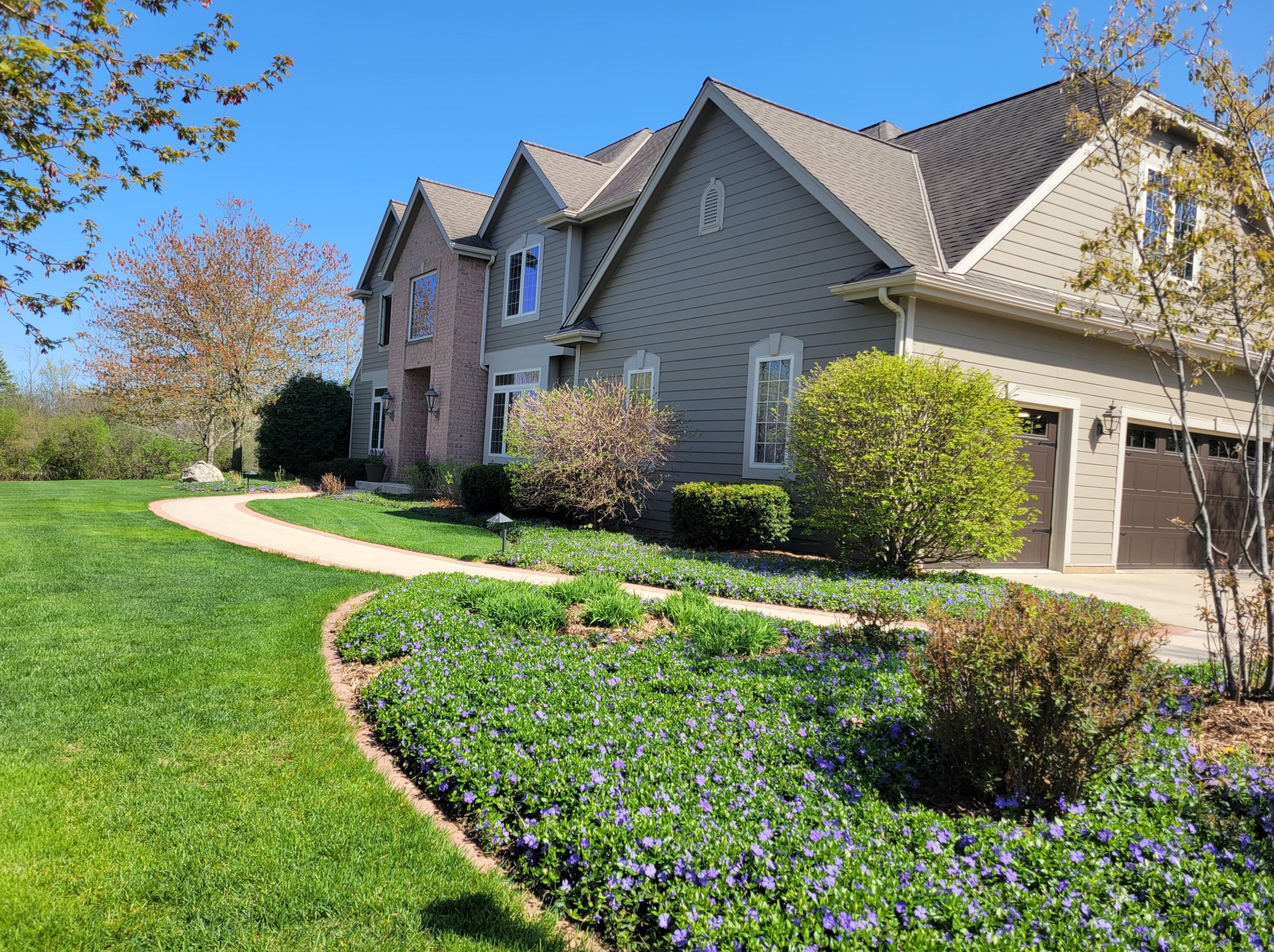 4403 W Madero Dr, Thiensville, WI 53092