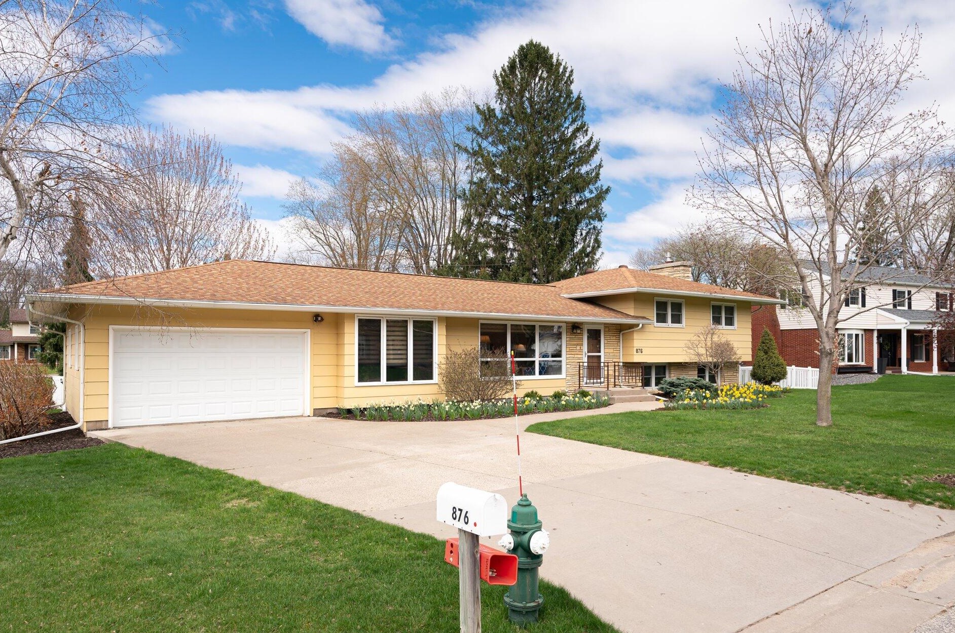 876 Janice Ct, La Crosse, WI 54601