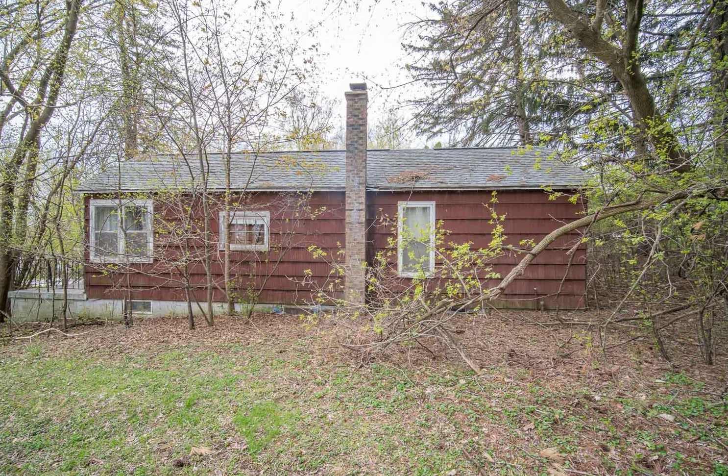 1523 Shore Dr, Delafield, WI 53018-1225