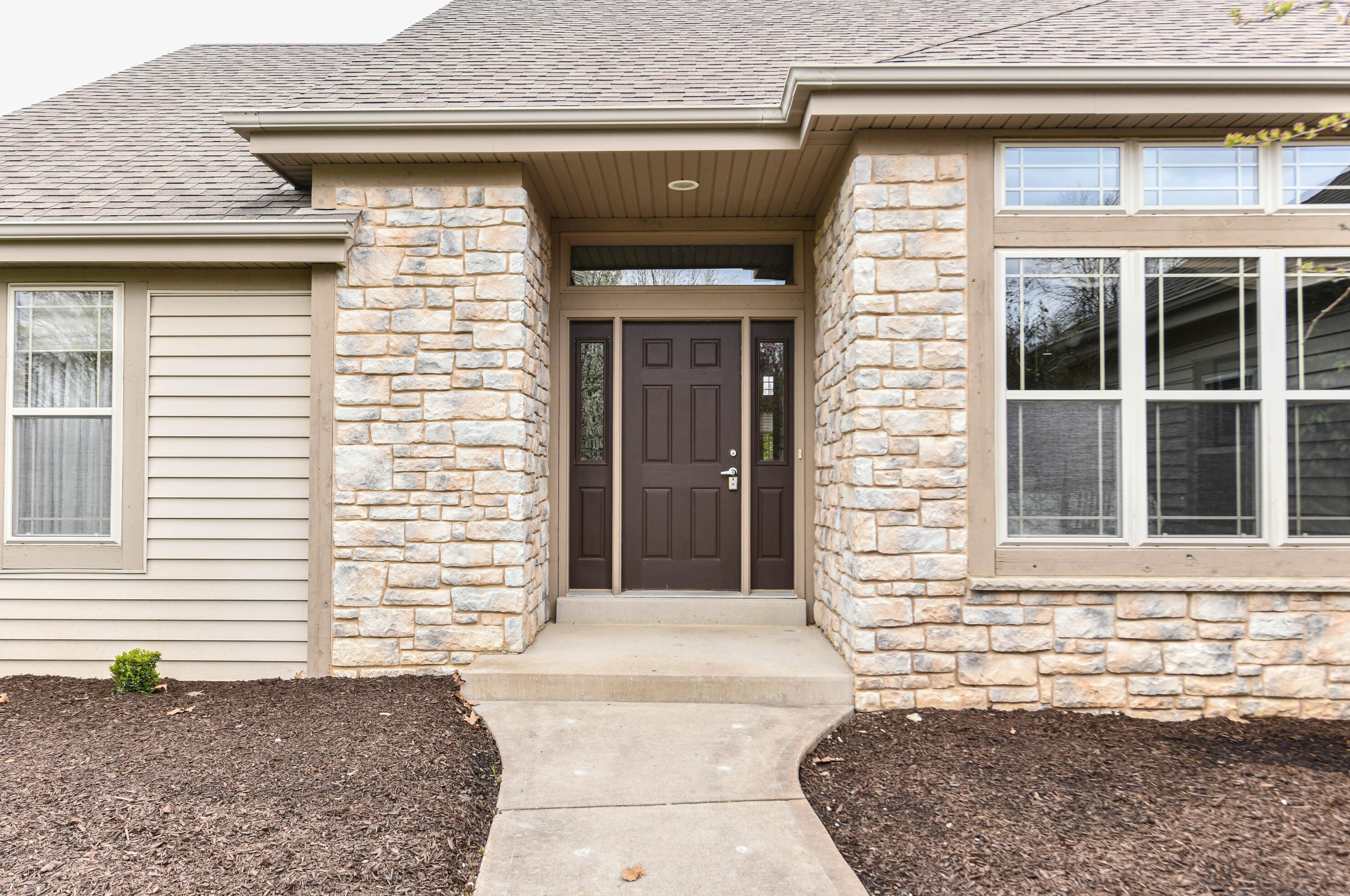 1730 Hunter Rd, Waukesha, WI 53189