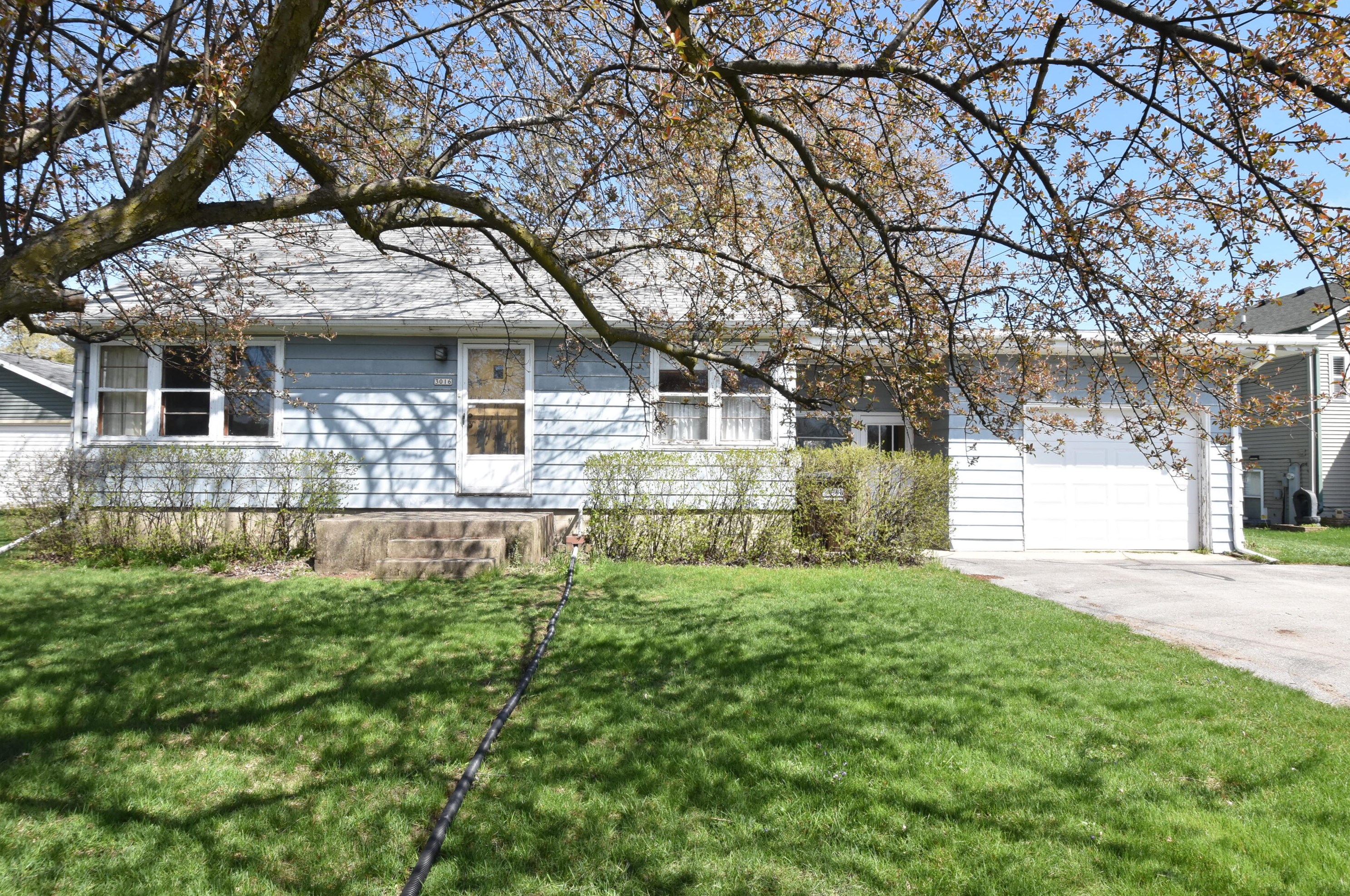 3016 3 Mile Rd, Racine, WI 53404-1336