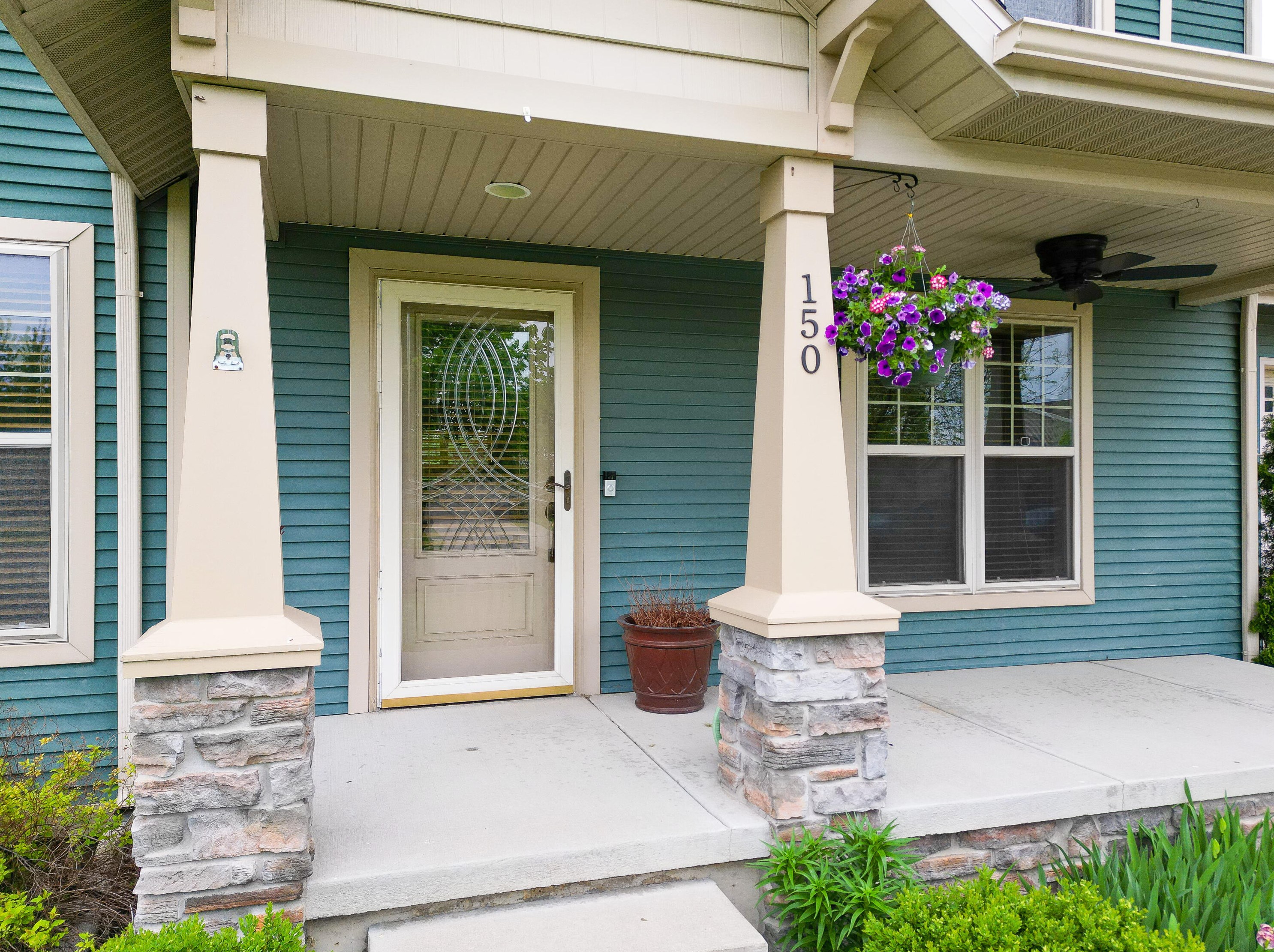 150 Brewster Dr, Lake Mills, WI 53551