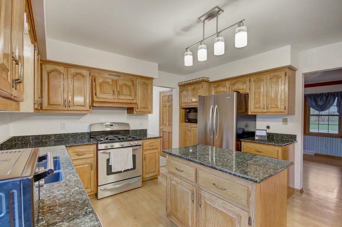 13125 W Wade Dr, Waukesha, WI 53151