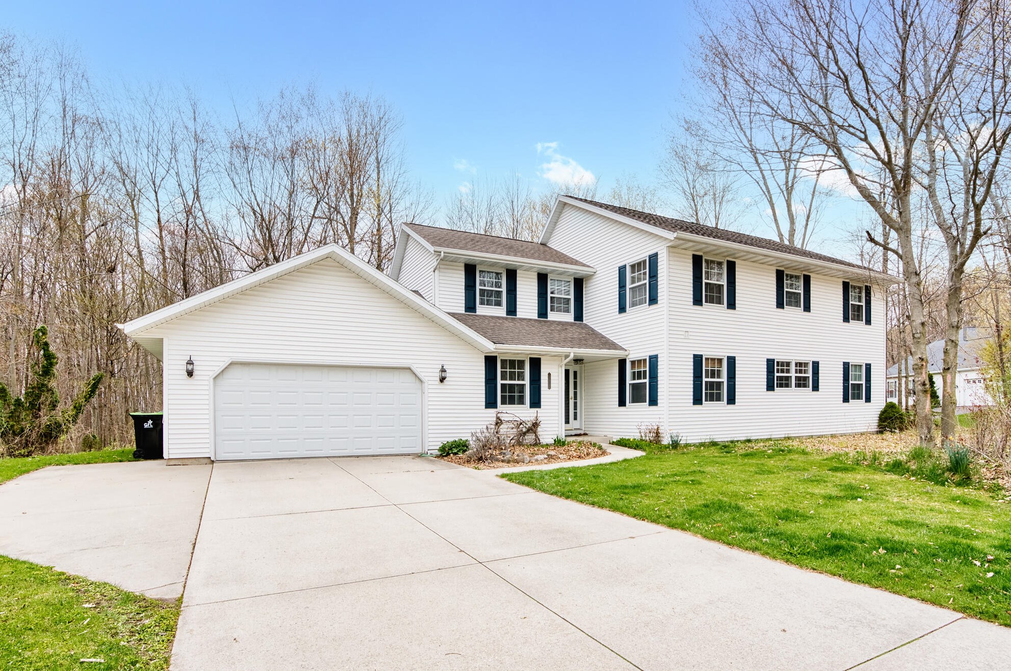 1004 Cobblestone Dr, Sheboygan, WI 53083