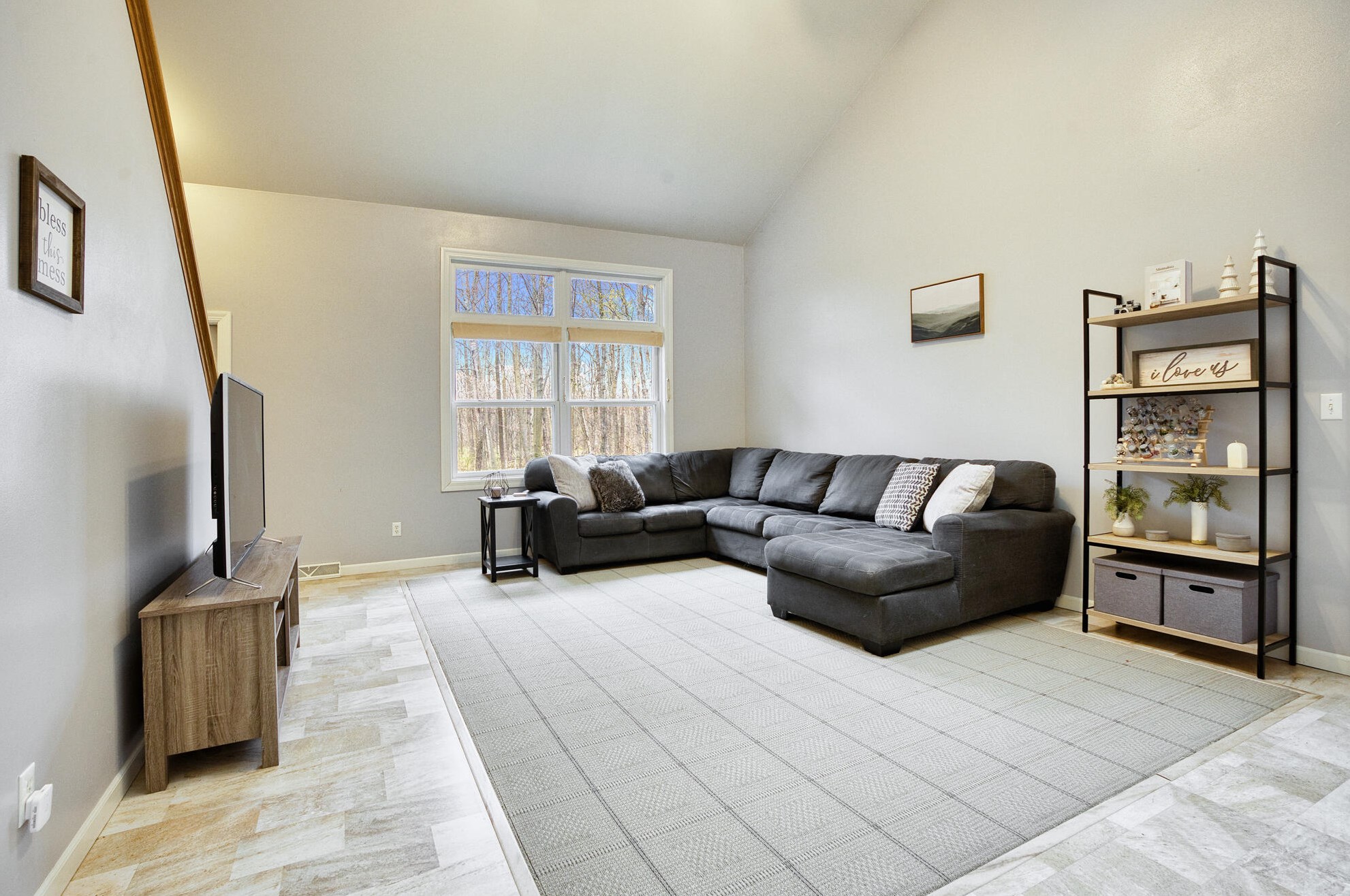 1004 Cobblestone Dr, Sheboygan WI  53083-5703 exterior