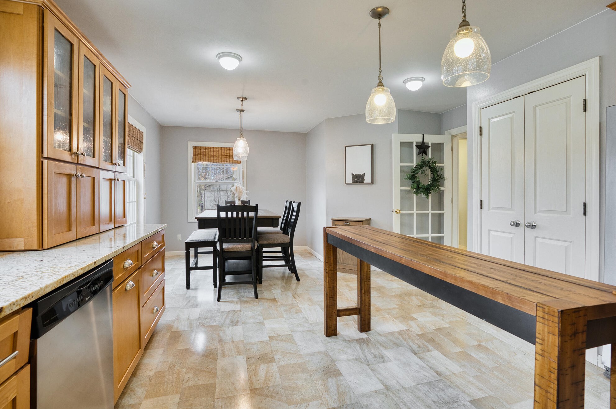 1004 Cobblestone Dr, Sheboygan WI  53083-5703 exterior