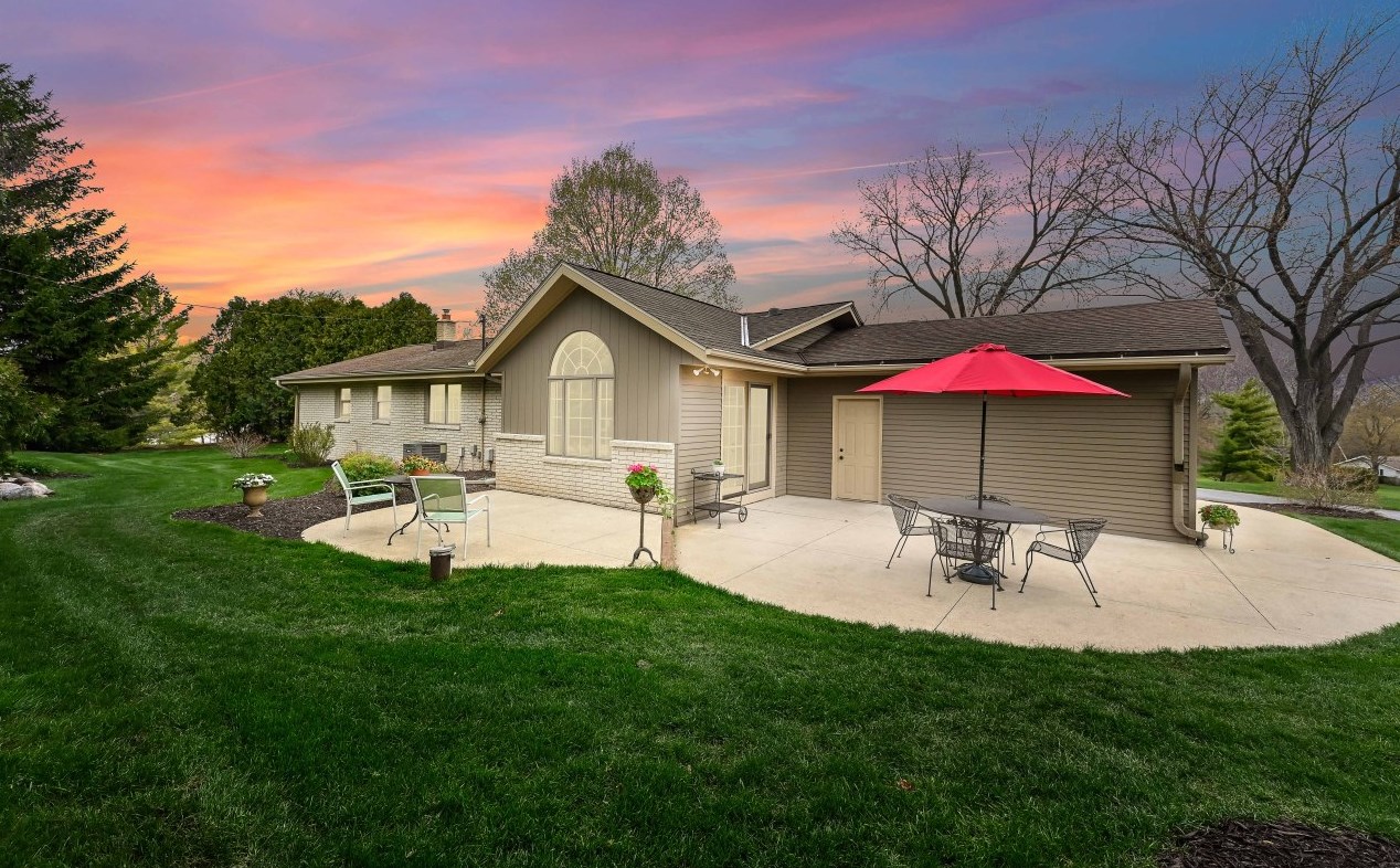 15255 Bittersweet Rd, Brookfield, WI 53005-2633