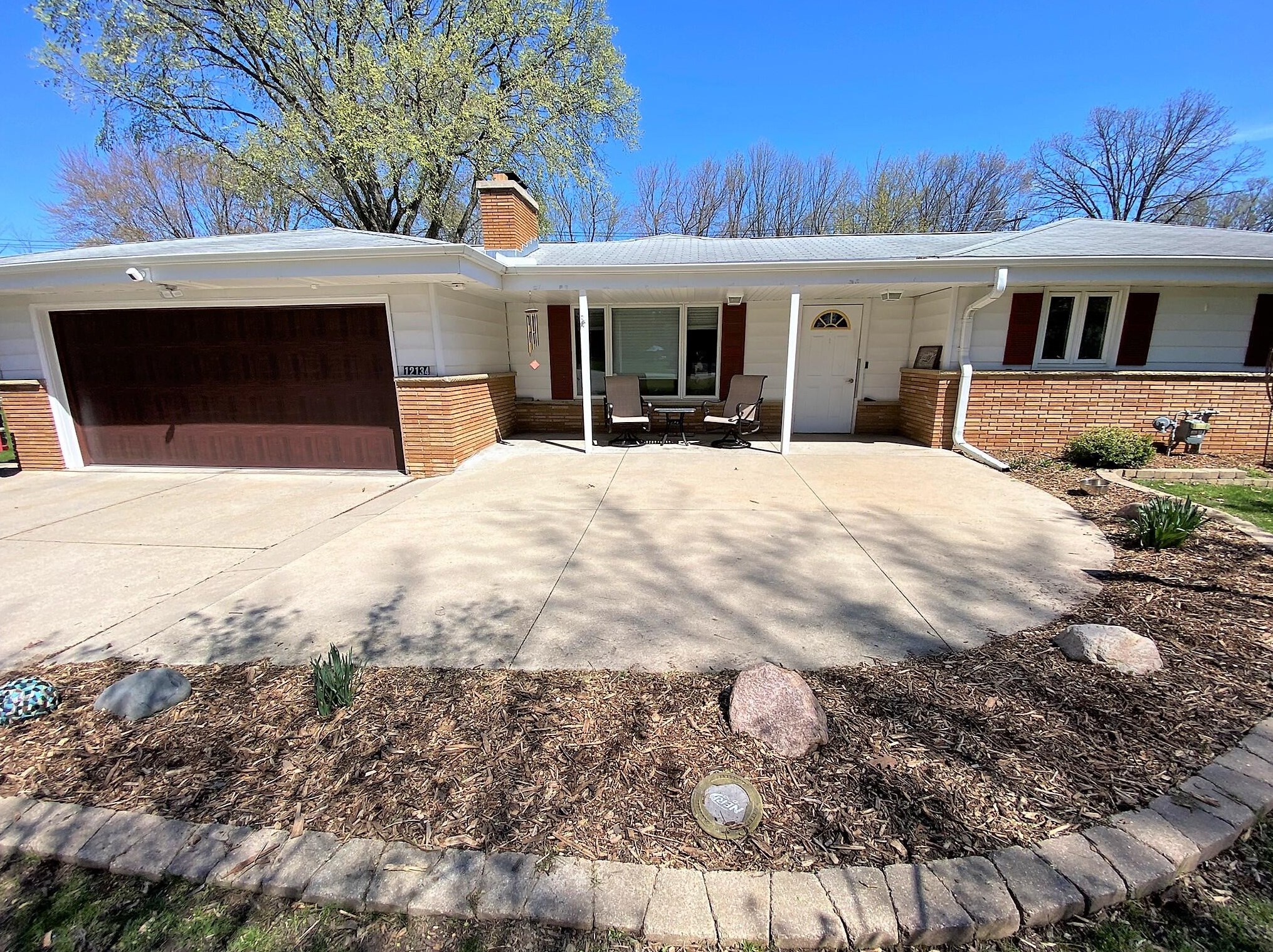 12134 Belmar Dr, Hales Corners WI  53132-1030 exterior