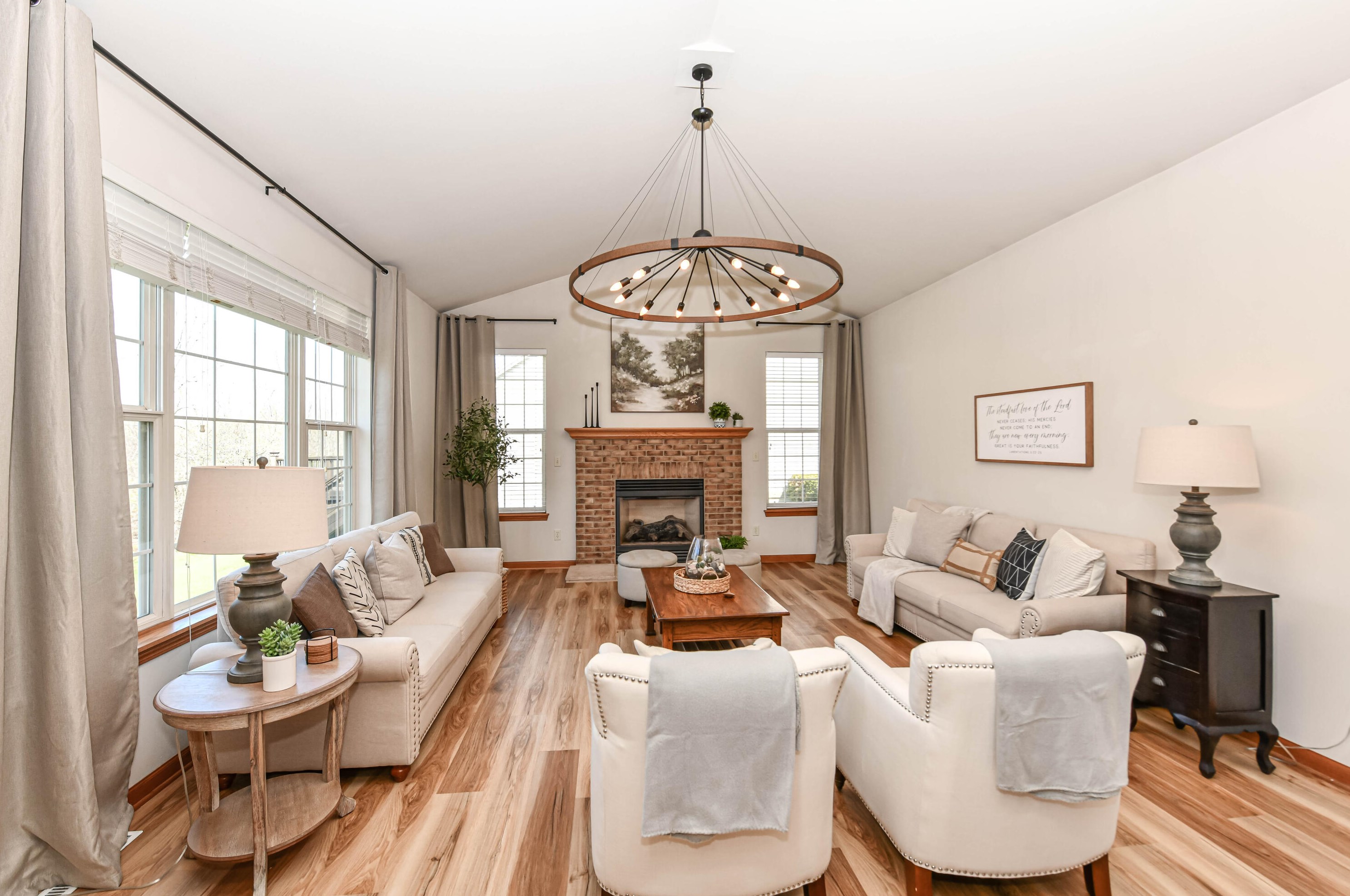 10357 S Rosemont Ln, Oak Creek, WI 53154