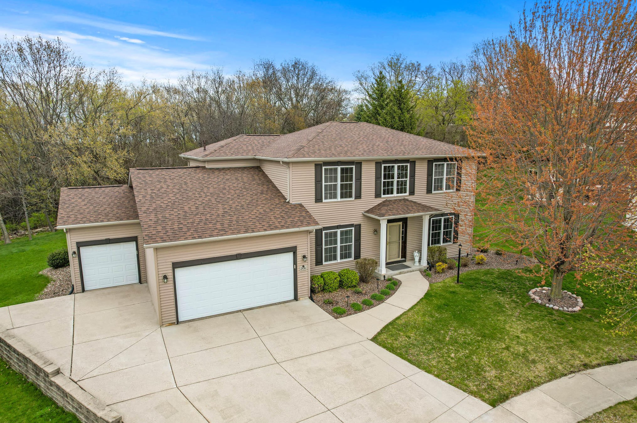 2436 Forest Hill Ct, Waukesha, WI 53188