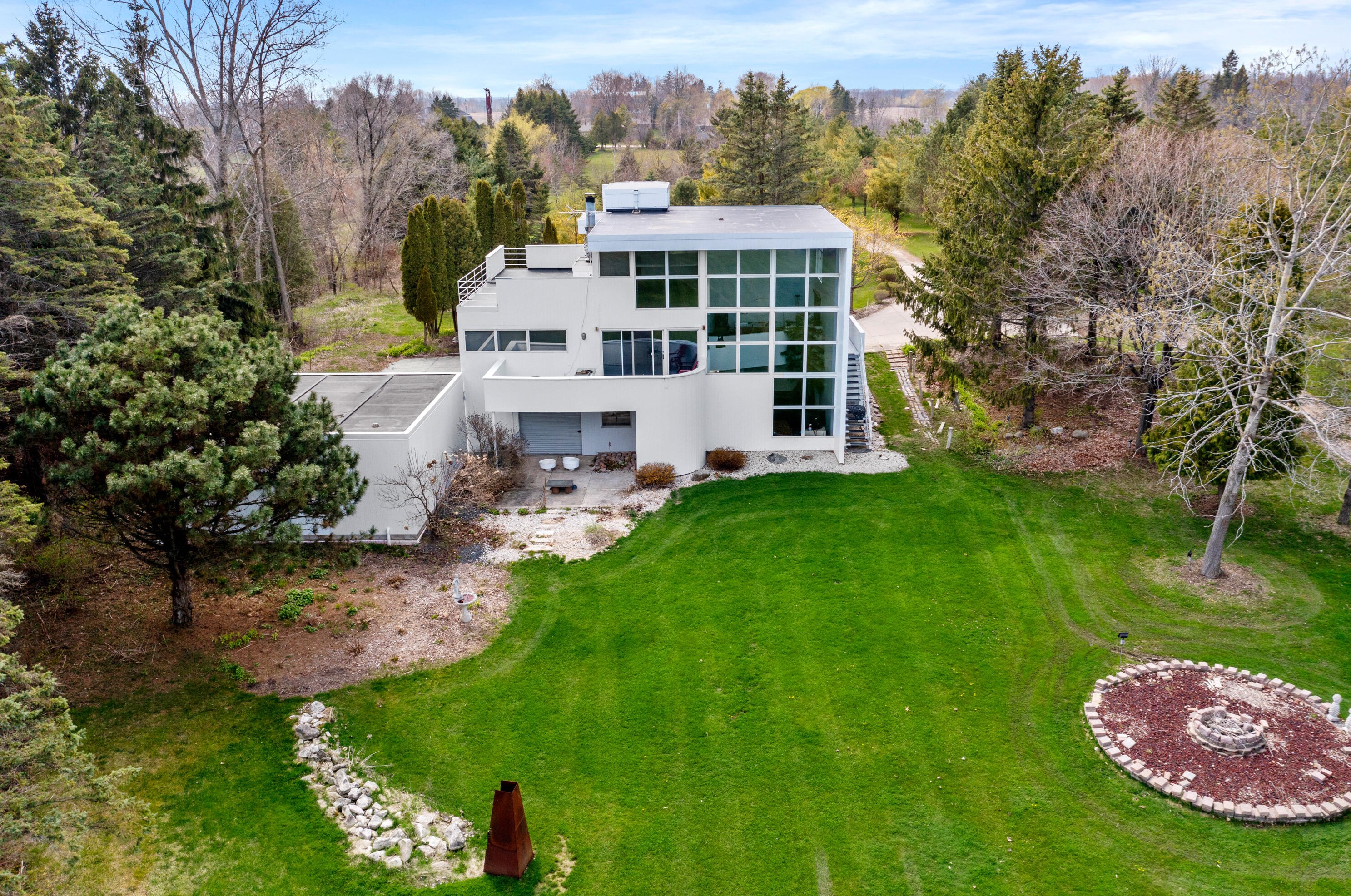 568 Lake Shore Rd, Grafton, WI 53024
